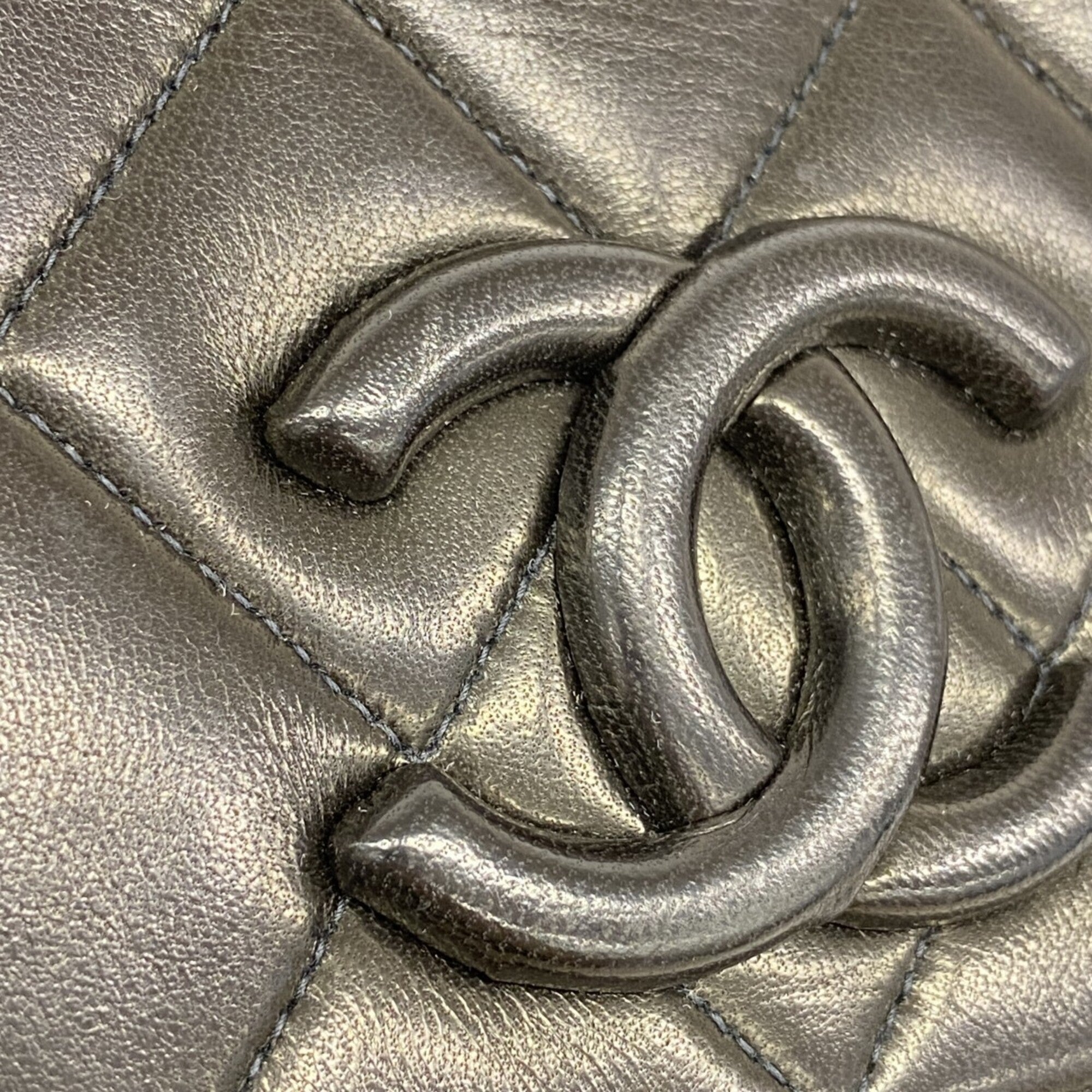 Chanel Black Leather Shoulder Bag (Pre-Owned)
