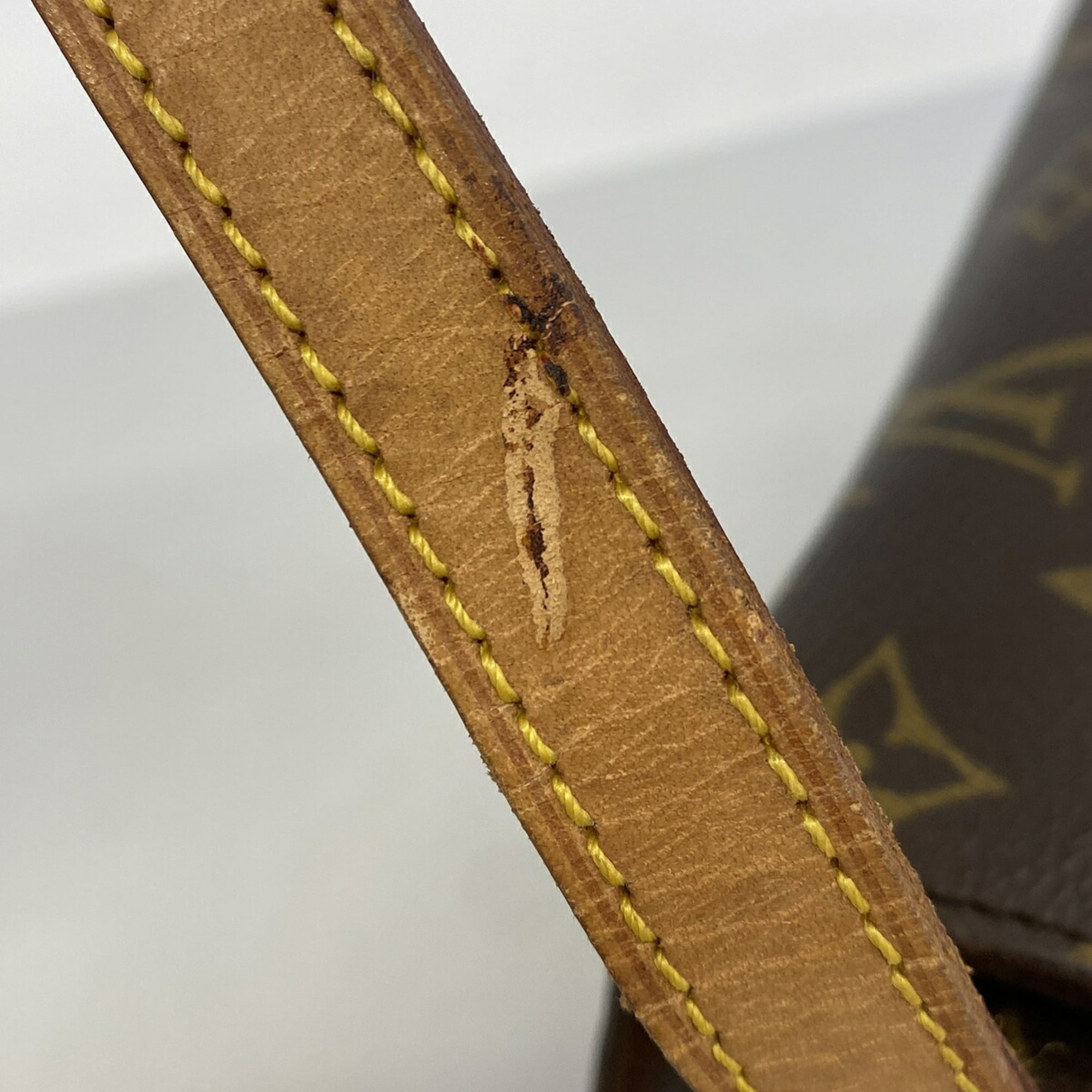 Louis Vuitton Brown Shoulder Bag (Pre-Owned)