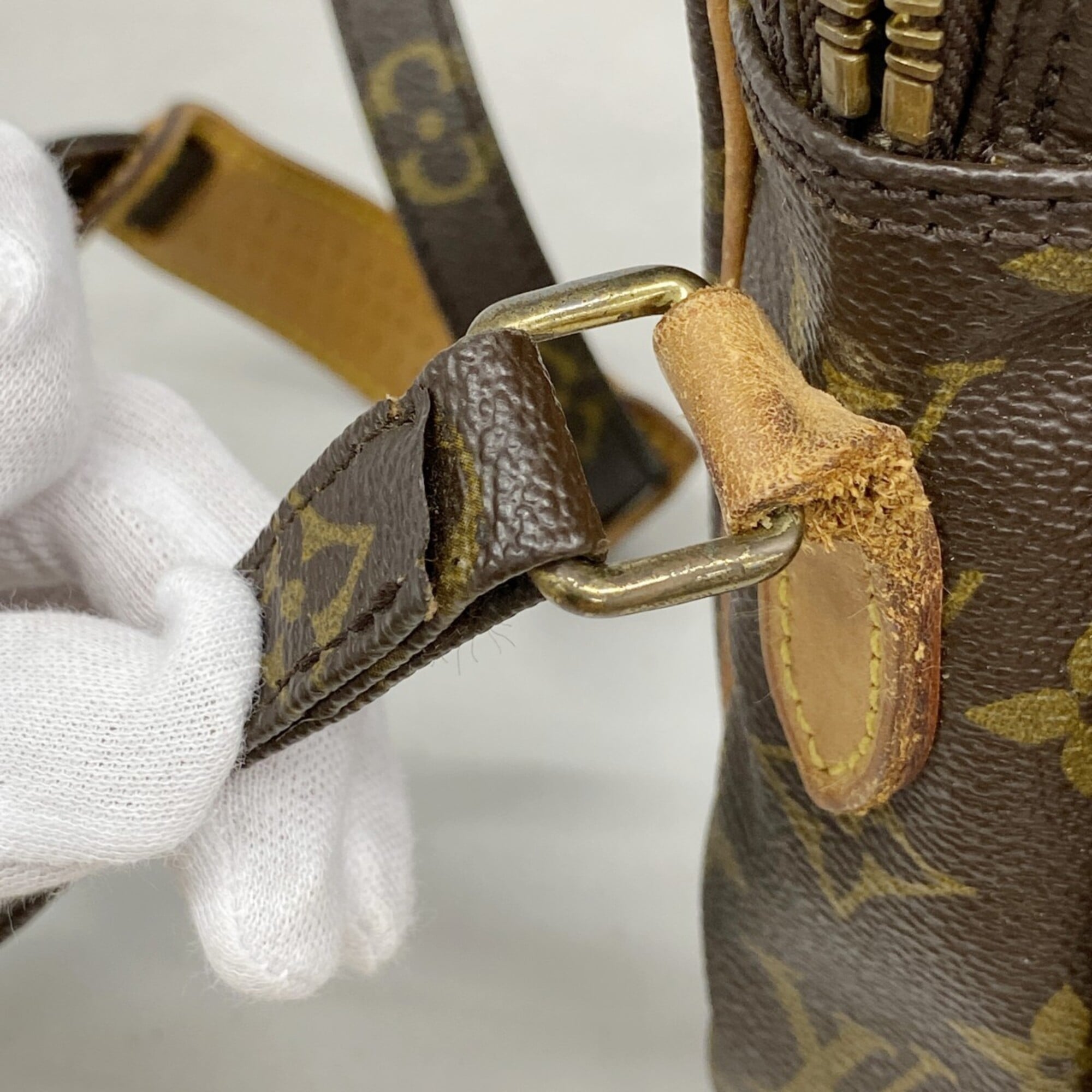 Louis Vuitton Brown Shoulder Bag (Pre-Owned)