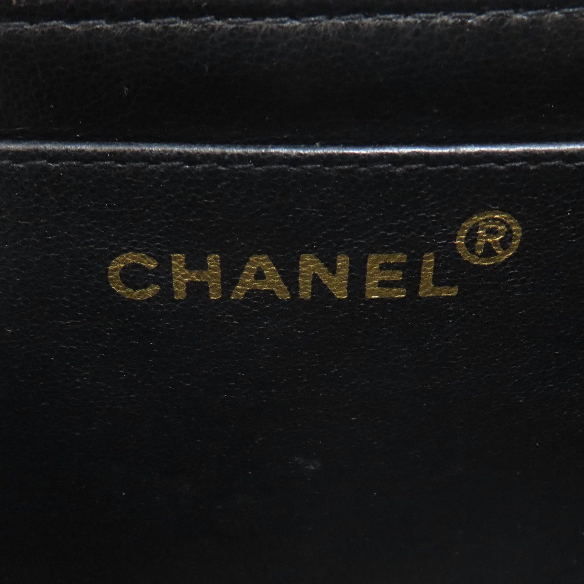 Chanel Black Leather Shoulder Bag (Pre-Owned)