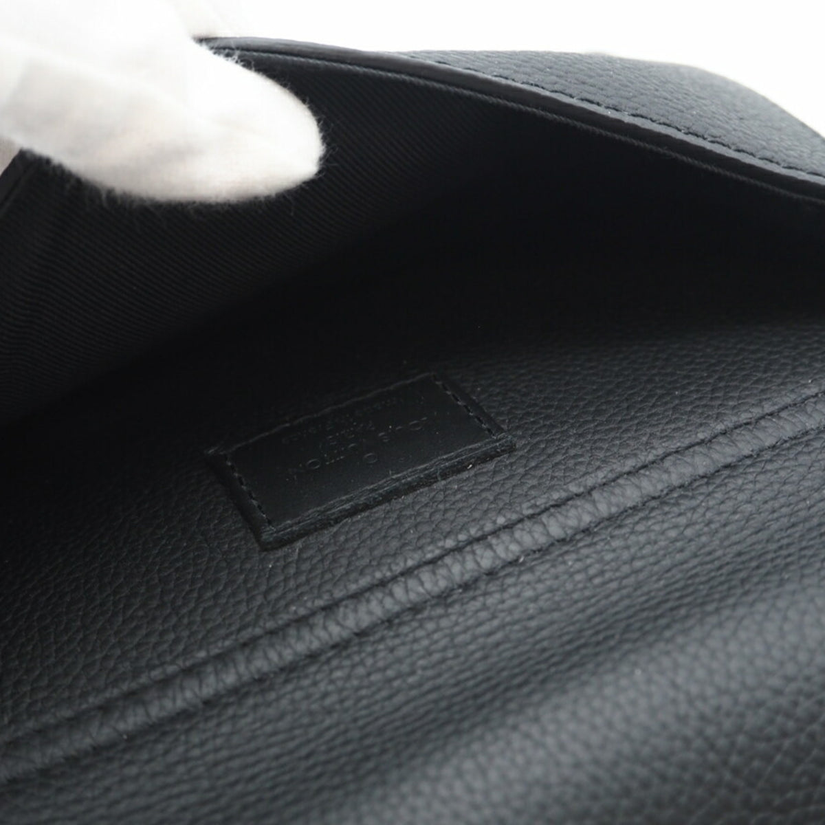 Louis Vuitton Black Leather Fanny Pack (Pre-Owned)