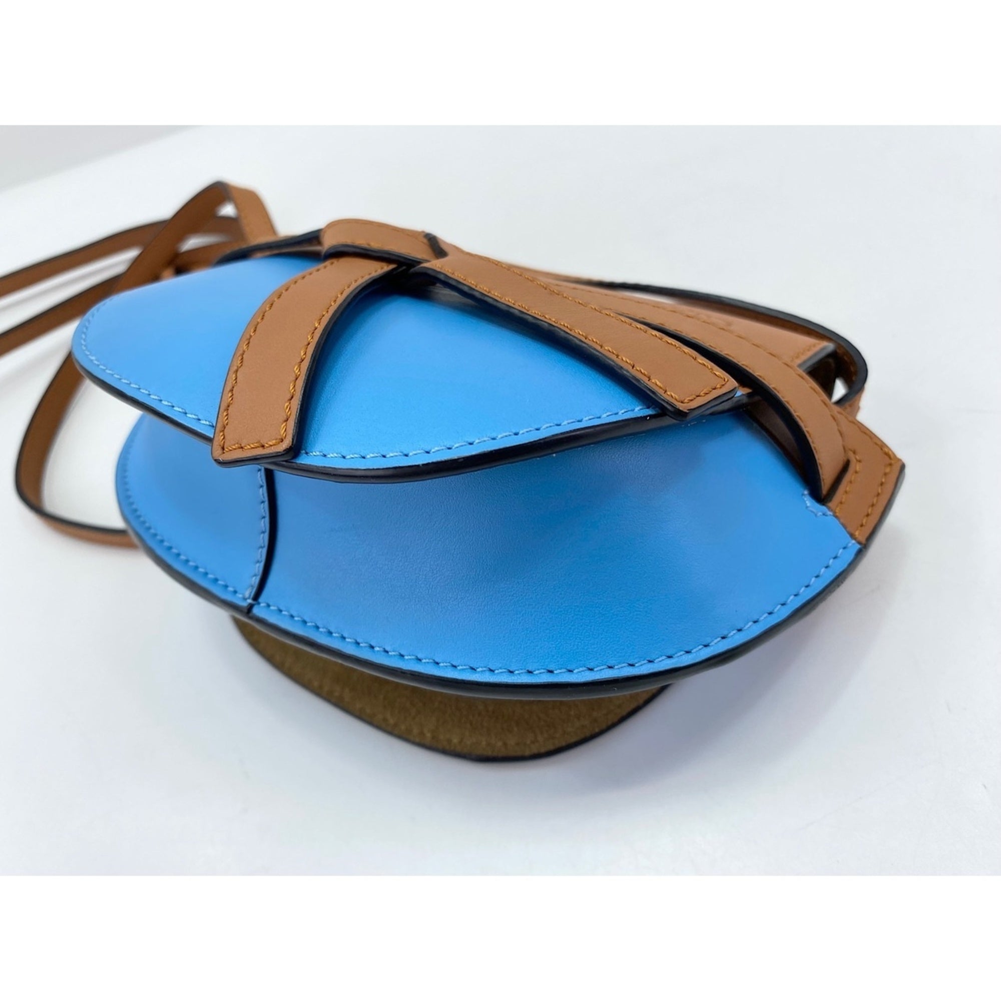 Loewe Brown Leather Shoulder Bag (Pre-Owned)