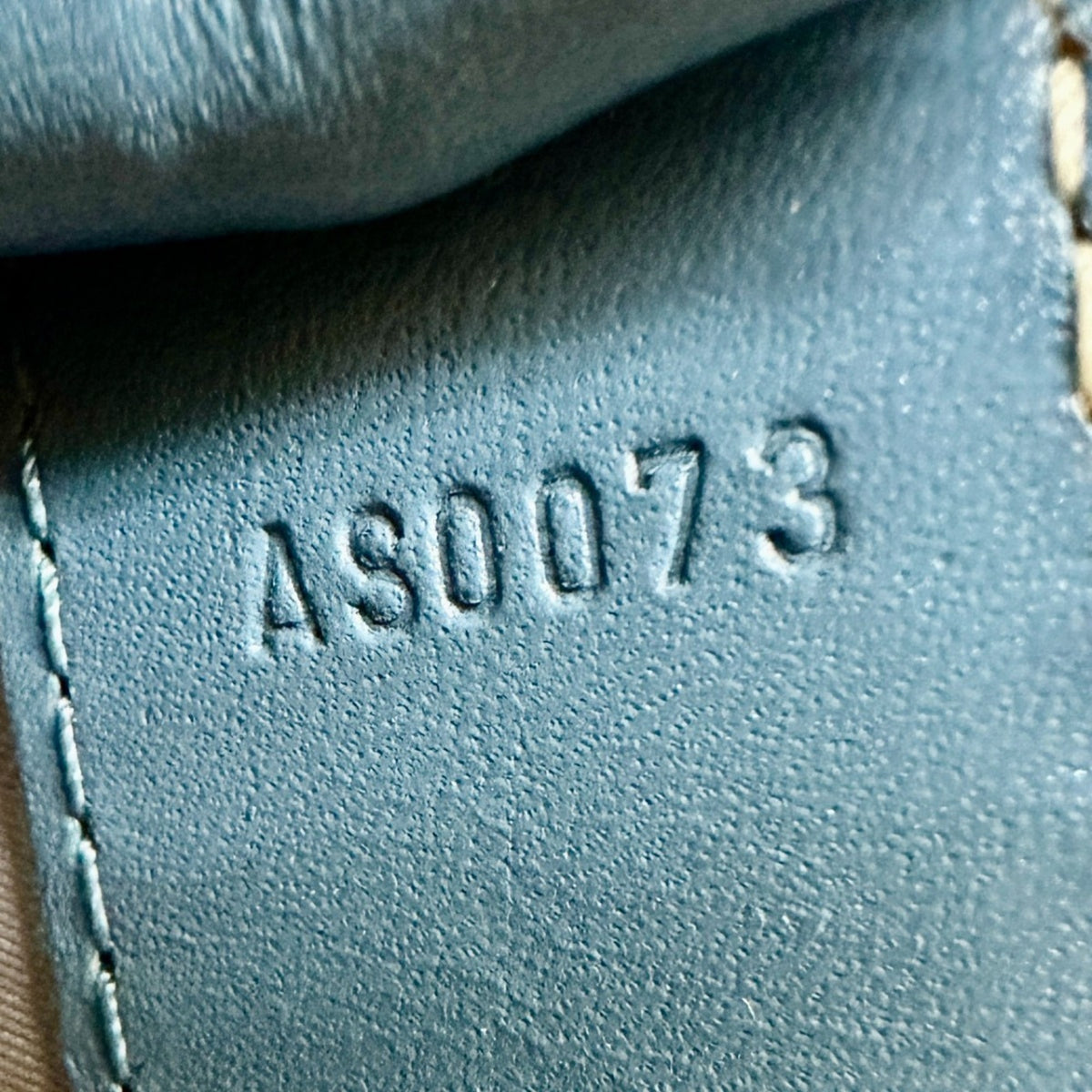 Louis Vuitton Blue Leather Handbag (Pre-Owned)
