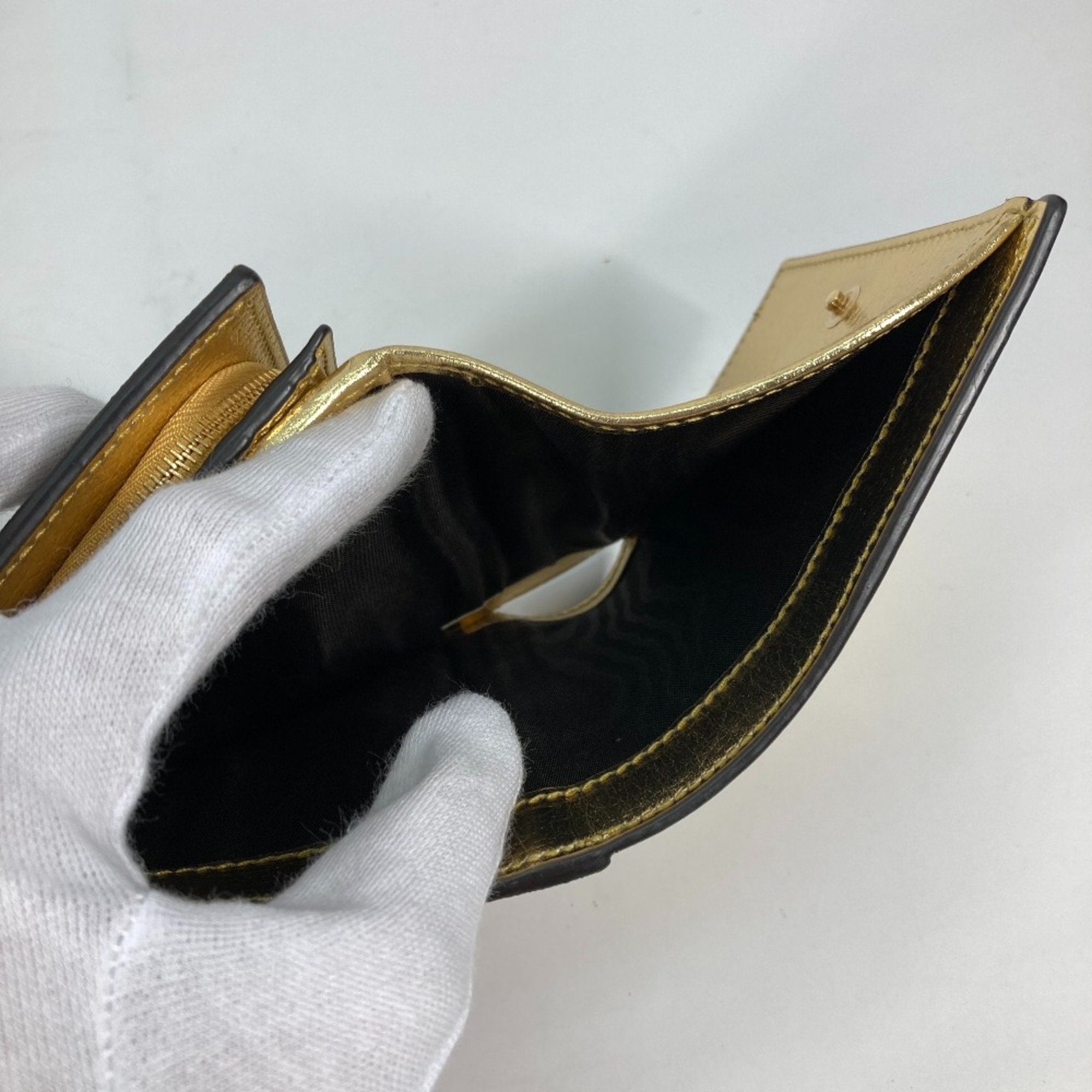 Gucci Gold Leather Wallet (Bi-Fold) (Pre-Owned)