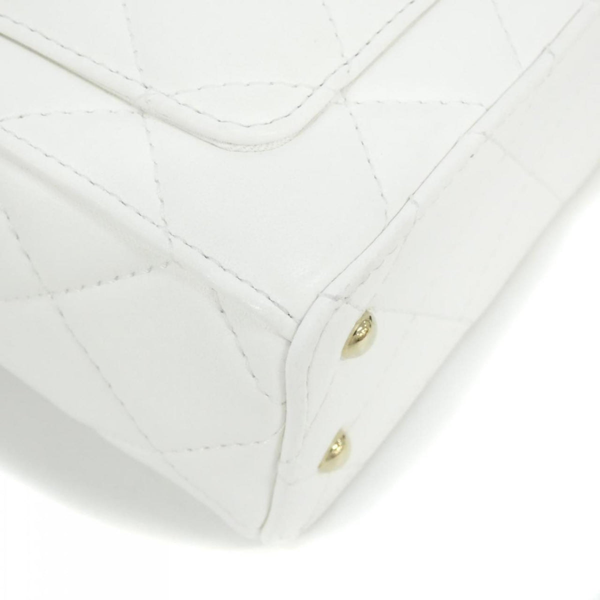 Chanel White Leather Shoulder Bag (Pre-Owned)