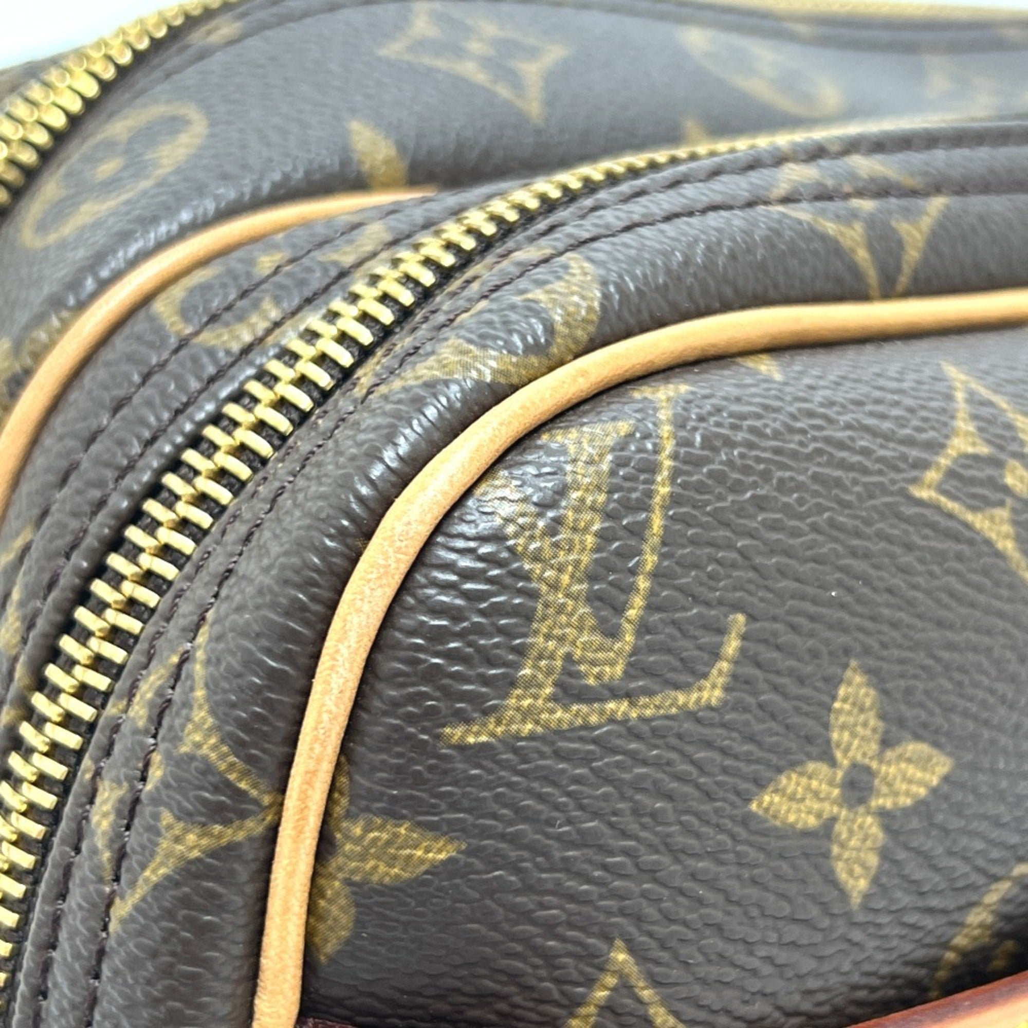 Louis Vuitton Brown Monogram Monogram Shoulder Bag (Pre-Owned)