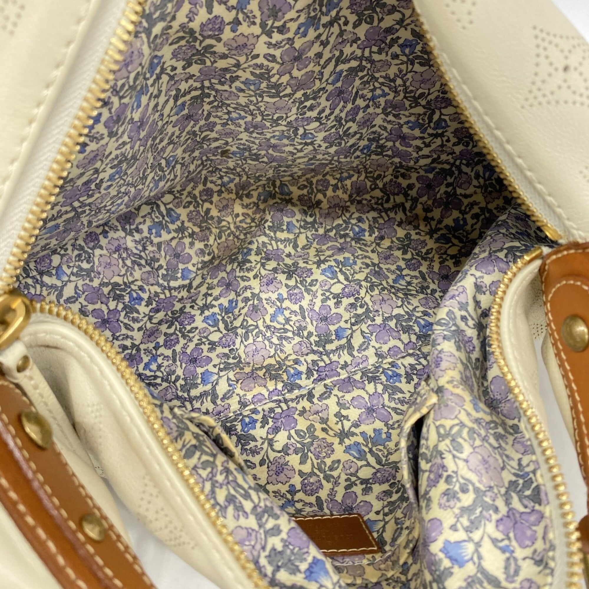 Louis Vuitton Blanc Shoulder Bag (Pre-Owned)