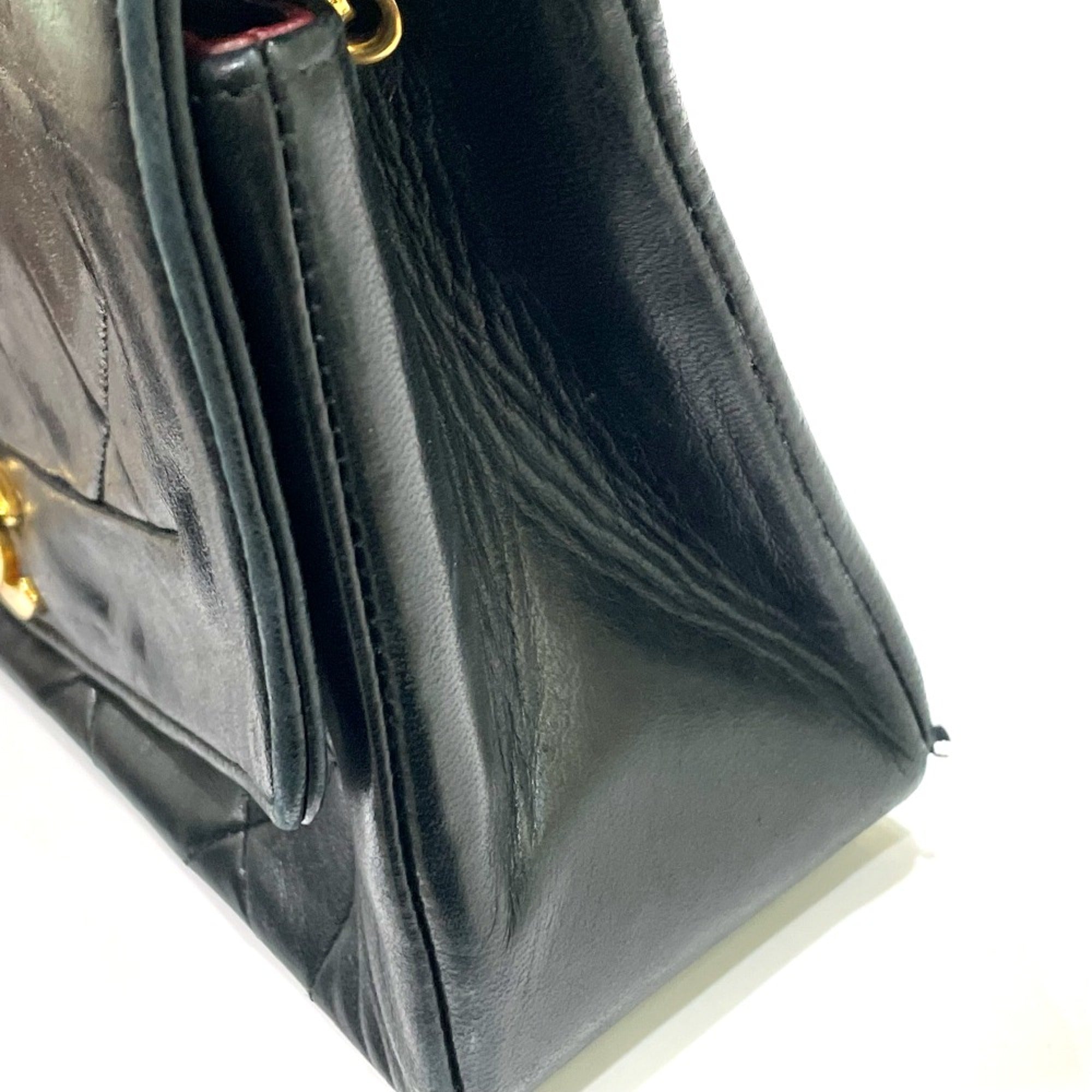 Chanel Black Leather Shoulder Bag (Pre-Owned)