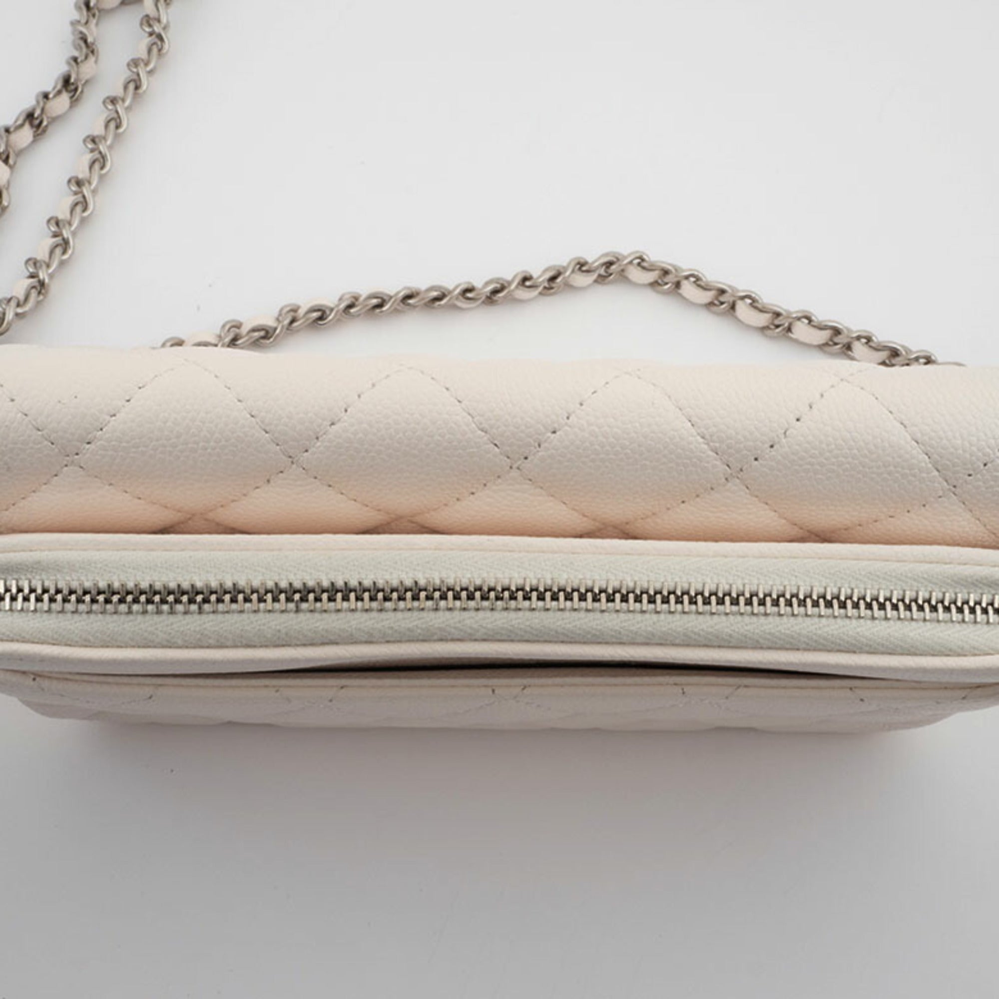 Chanel Matelasse White Caviar Leather Shoulder Bag (Pre-Owned)