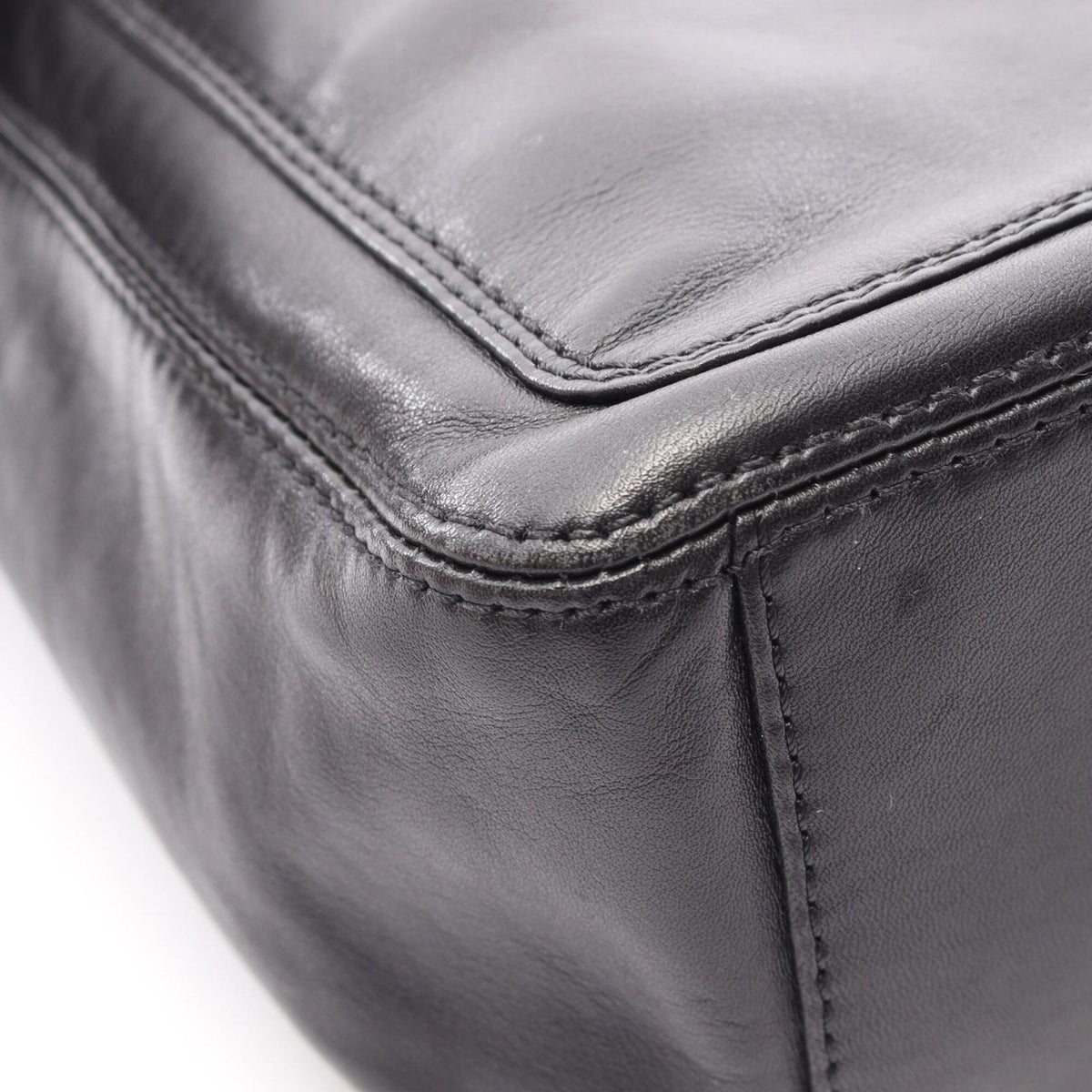 Chanel Black Leather Handbag Shoulder Bag (Pre-Owned)