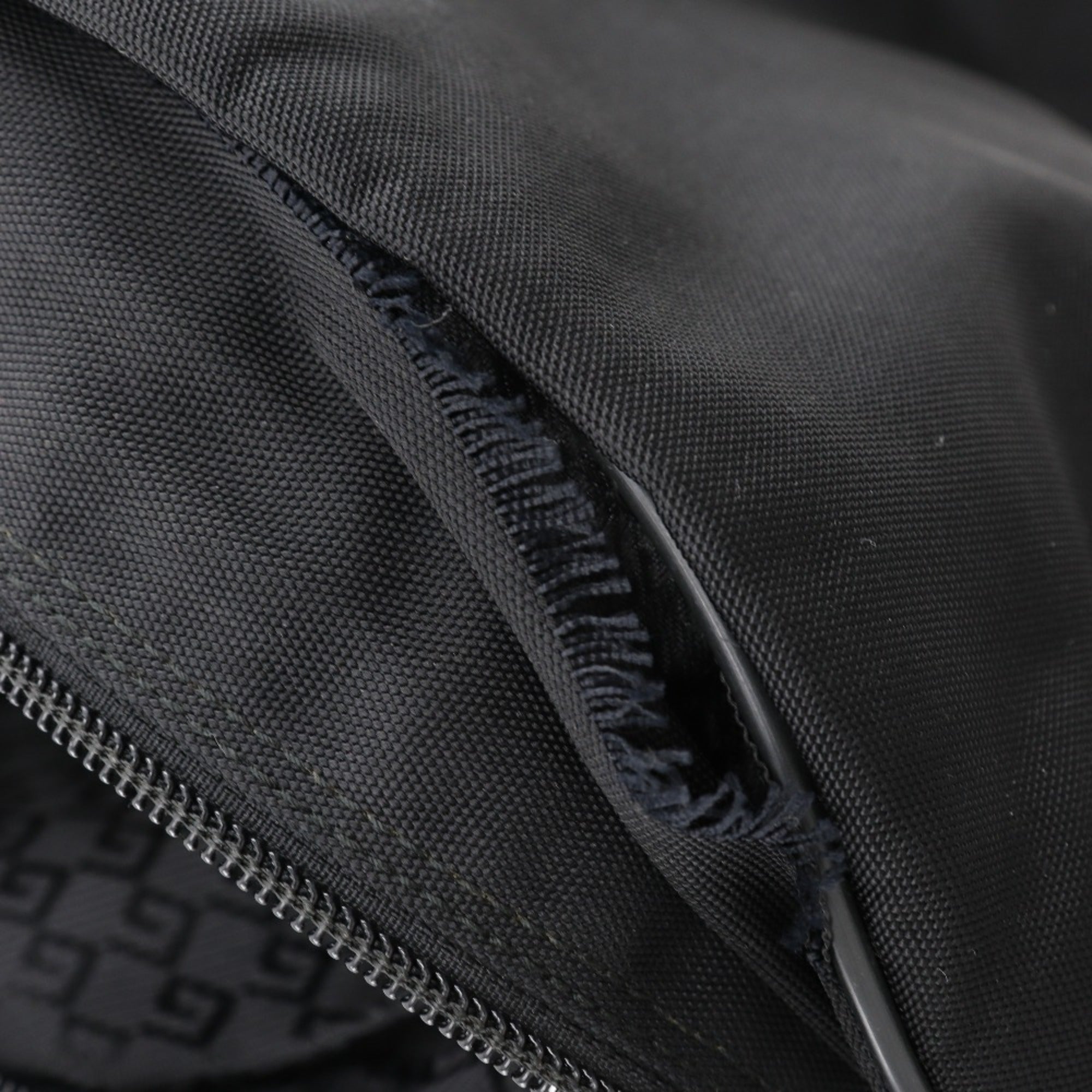 Gucci Black Nylon Canvas Shoulder Bag Sling Bag (Pre-Owned)