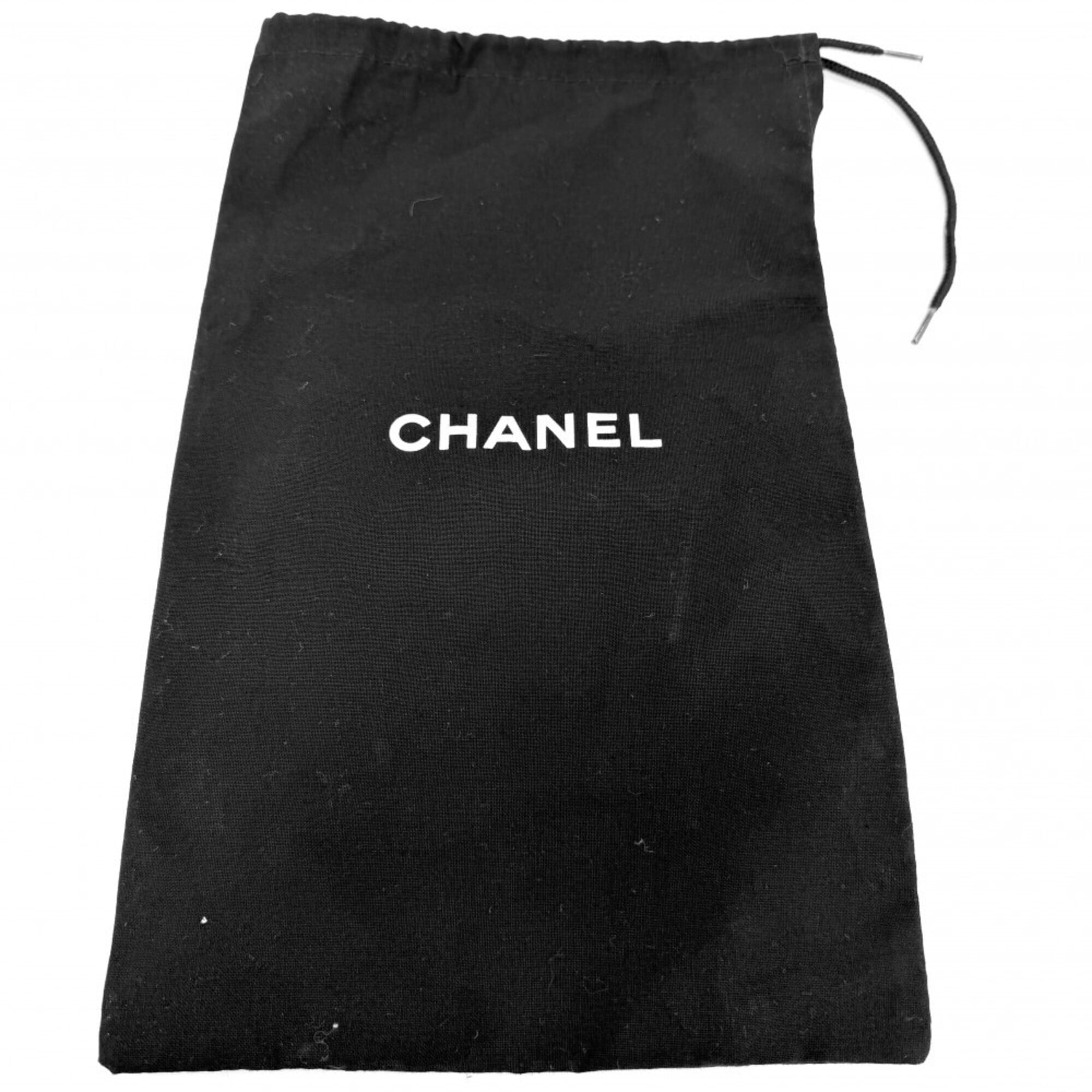 Chanel Matelasse Black Leather Pochette Shoulder Bag (Pre-Owned)