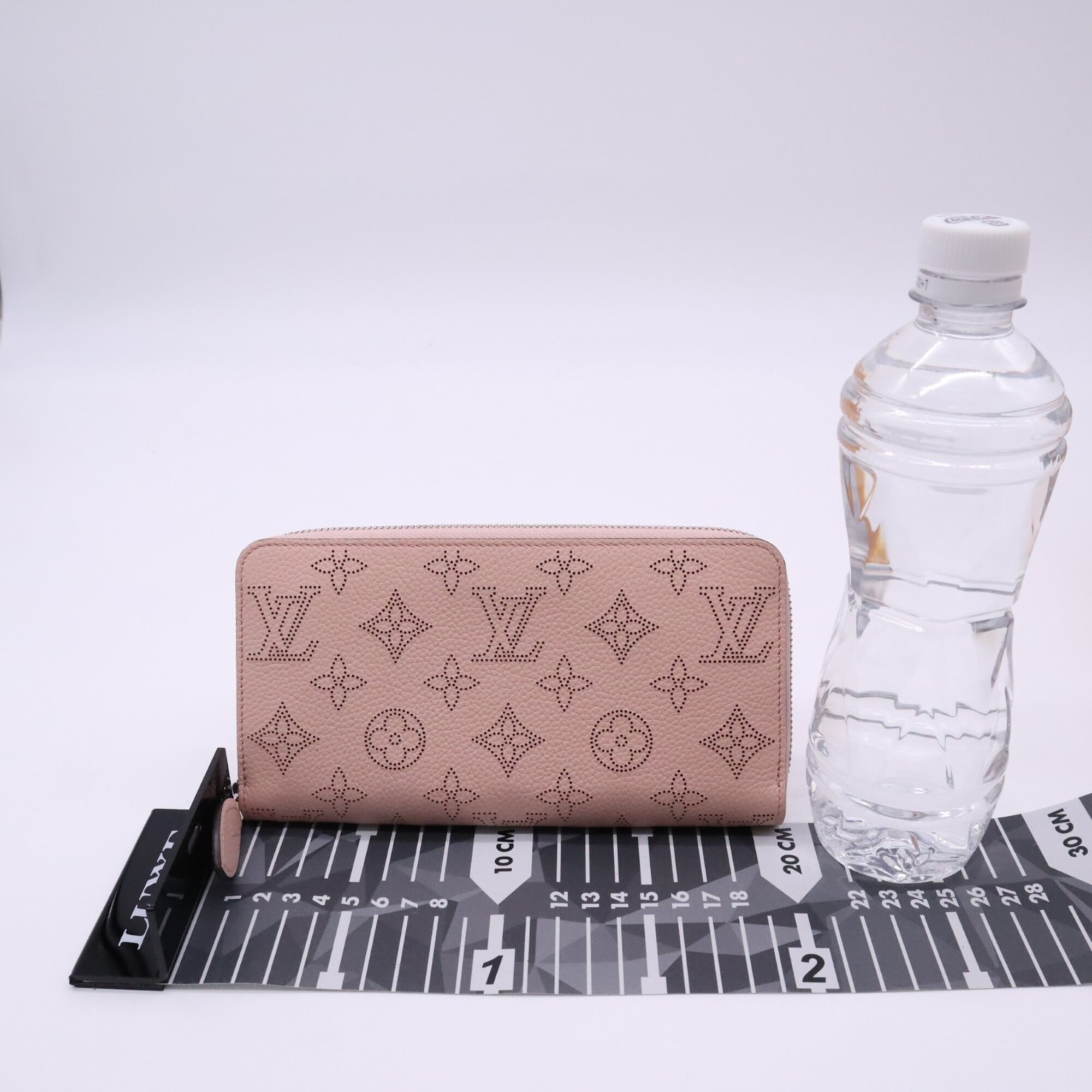 Louis Vuitton Mahina Pink Leather Long Wallet (Bi-Fold) (Pre-Owned)
