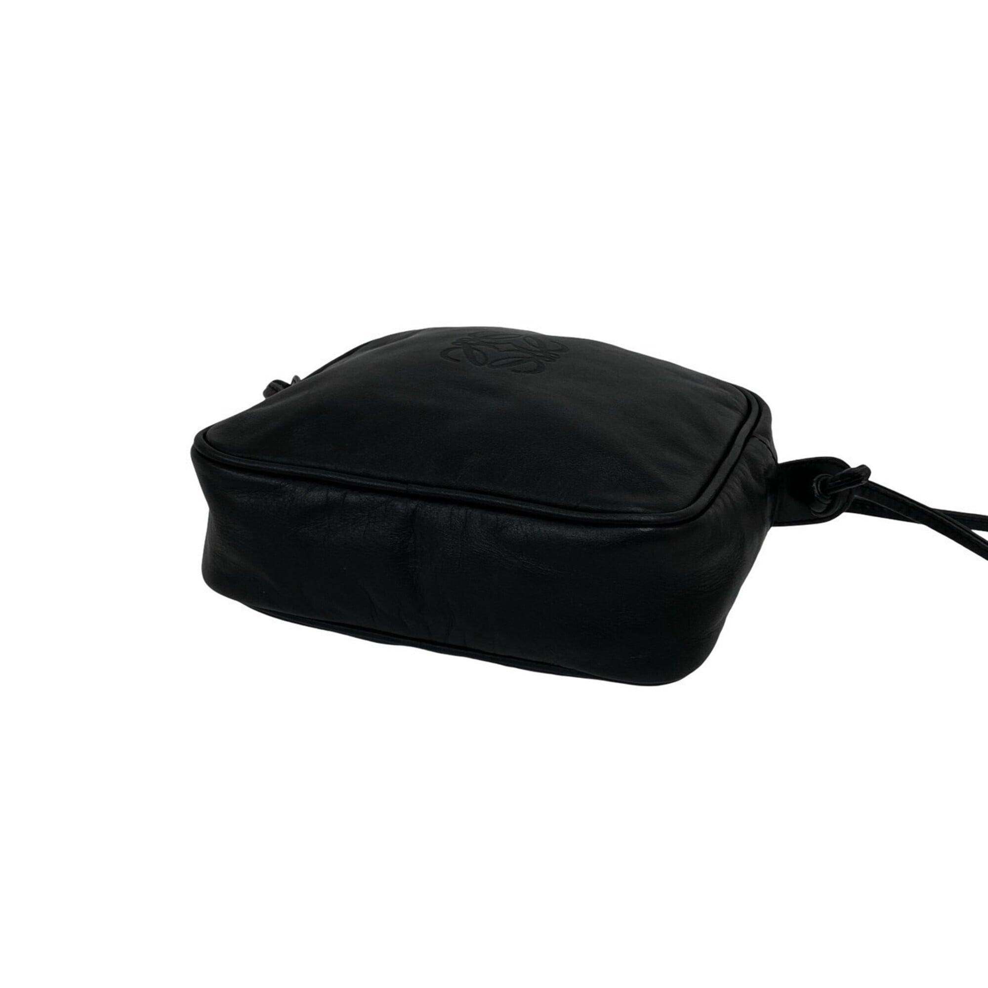 Loewe Black Leather Pochette Shoulder Bag (Pre-Owned)
