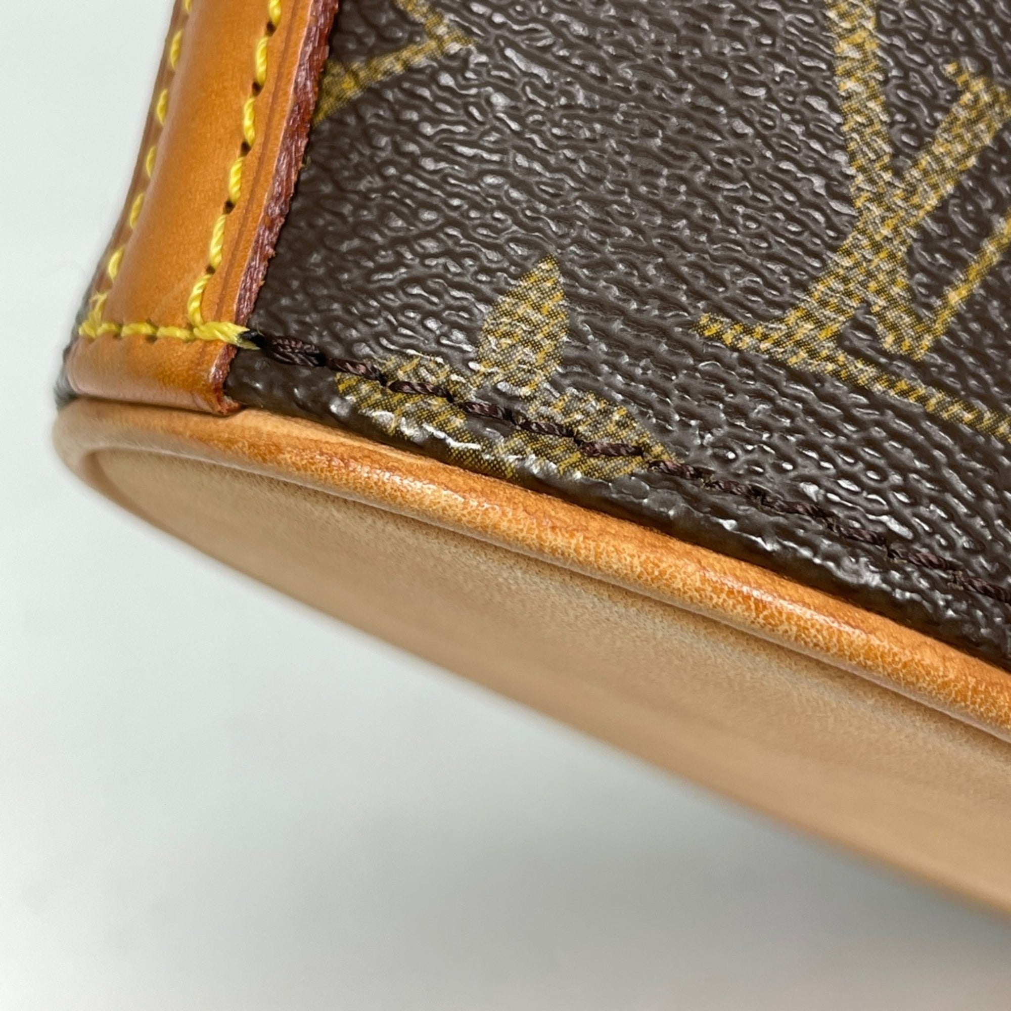 Louis Vuitton Brown Monogram Shoulder Bag (Pre-Owned)