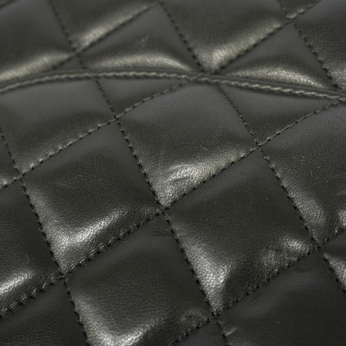 Chanel Black Leather Shoulder Bag (Pre-Owned)