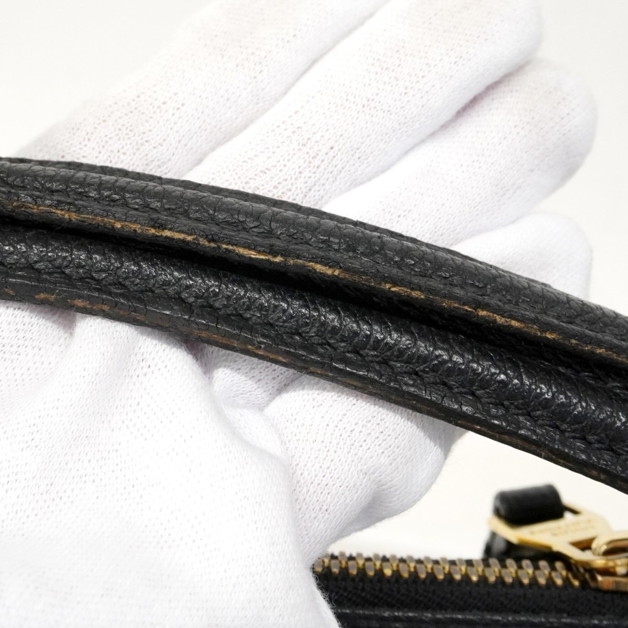 Louis Vuitton Noir Handbag (Pre-Owned)