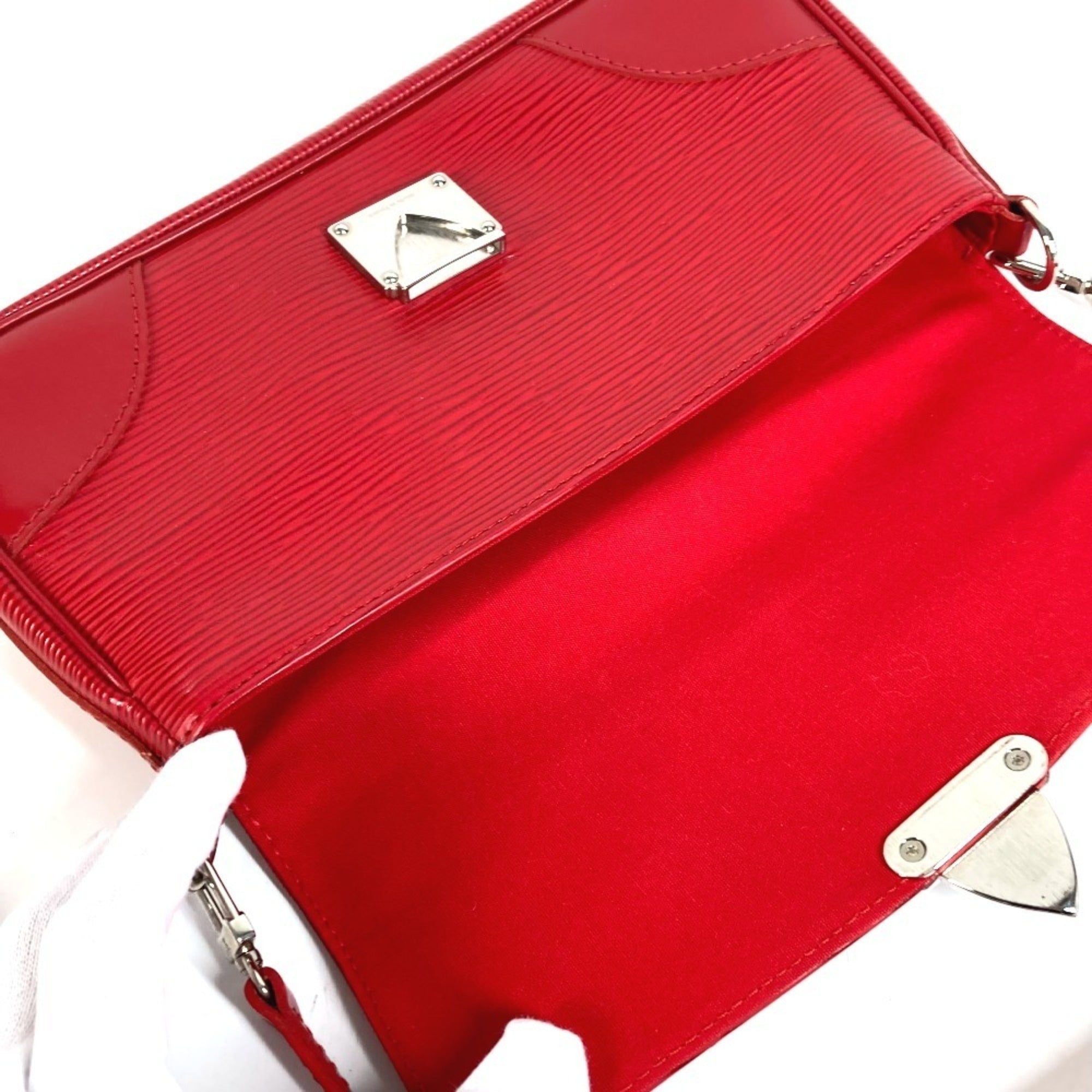 Louis Vuitton Epi Red Color Epi Leather Pochette Shoulder Bag (Pre-Owned)