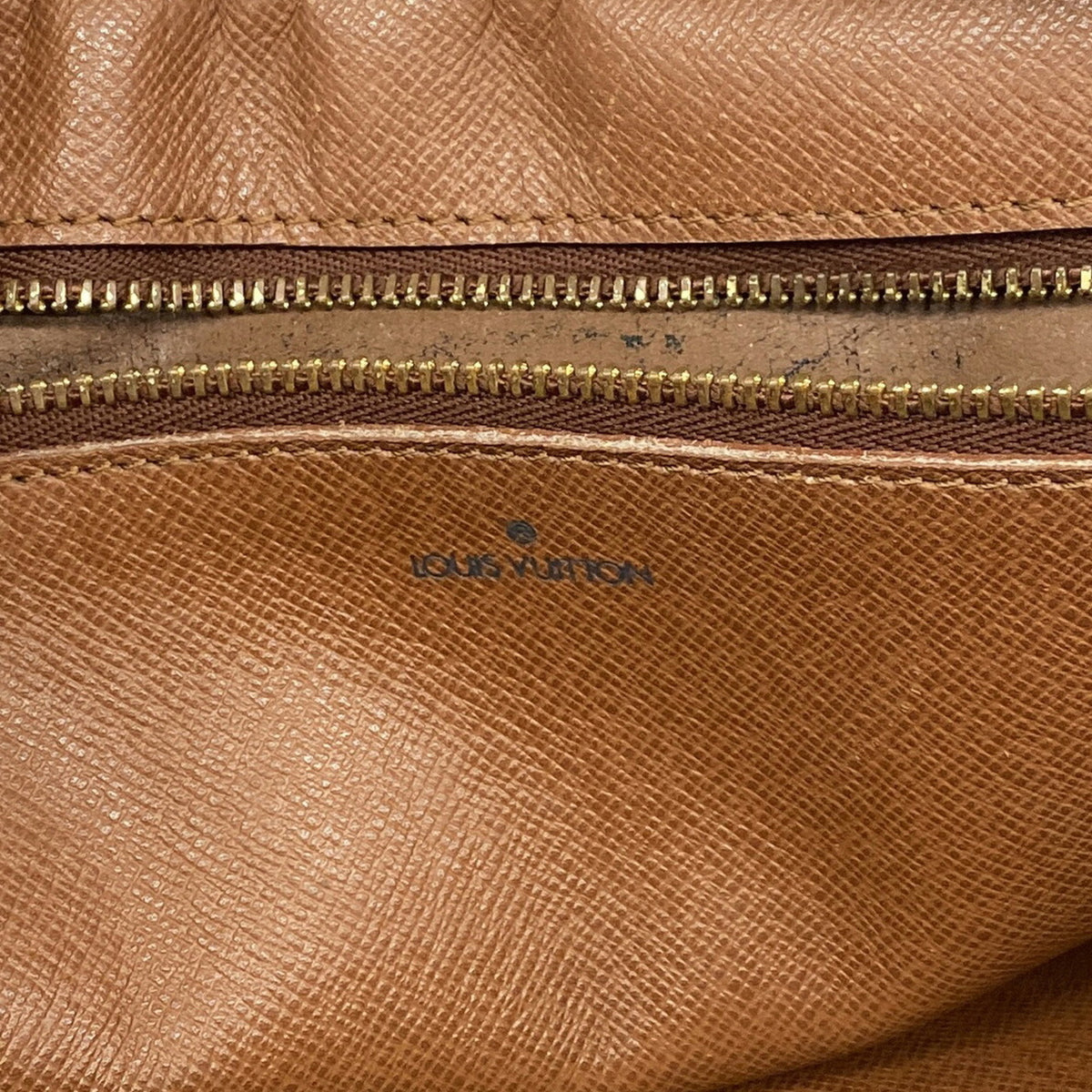 Louis Vuitton Brown Shoulder Bag (Pre-Owned)