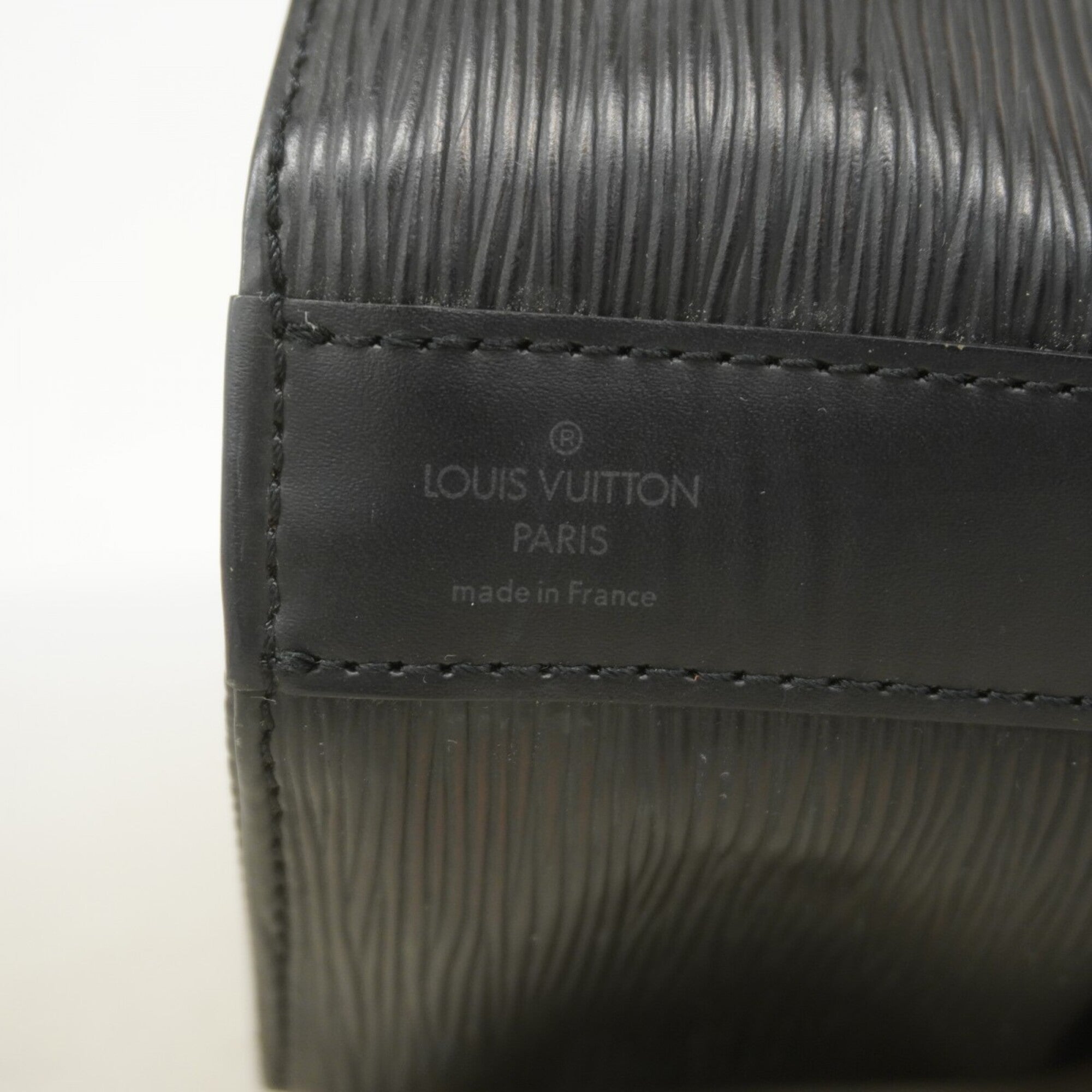 Louis Vuitton Noir Shoulder Bag (Pre-Owned)