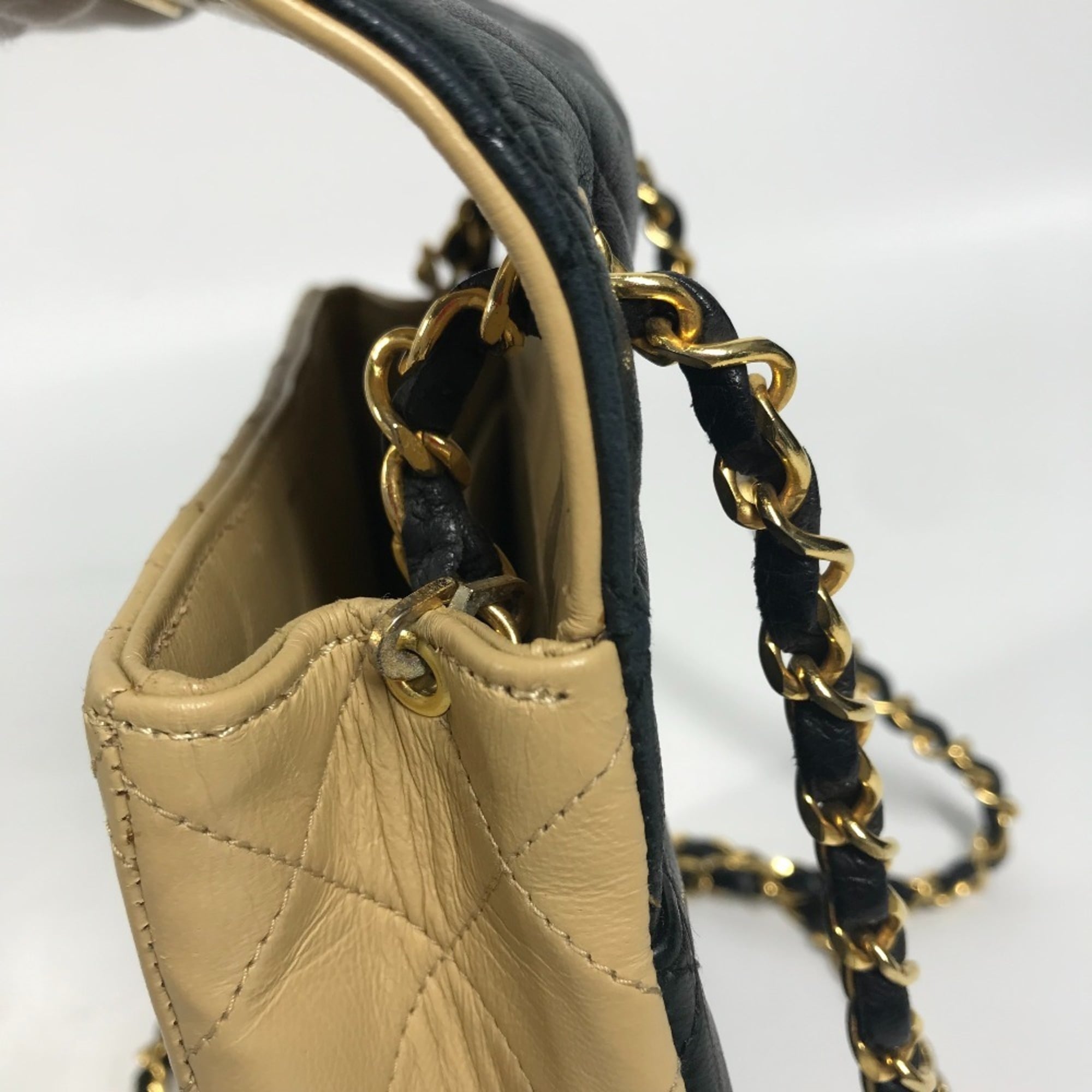 Chanel Beige Black Leather Shoulder Bag (Pre-Owned)