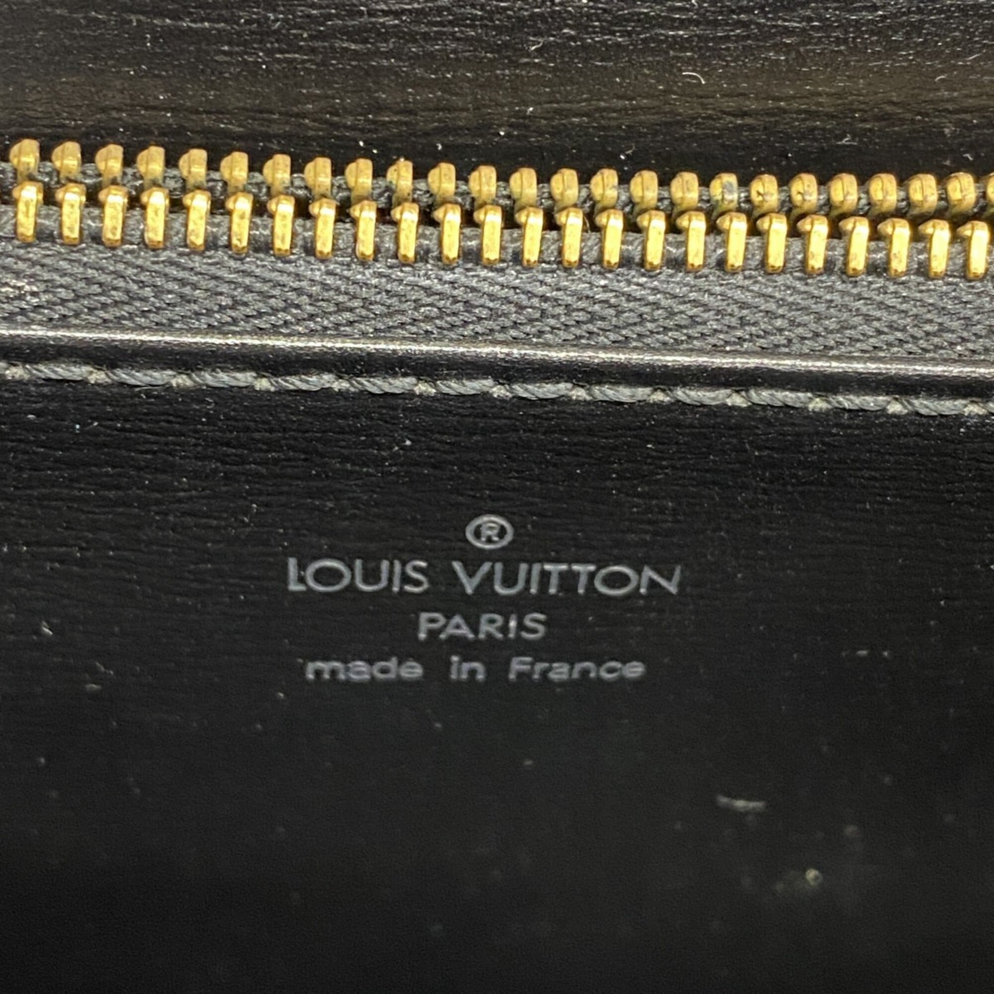 Louis Vuitton Noir Handbag (Pre-Owned)