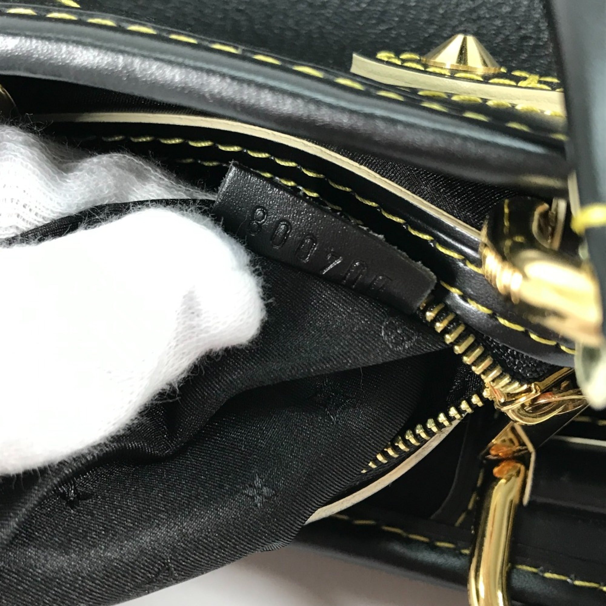Louis Vuitton Black Leather Handbag (Pre-Owned)