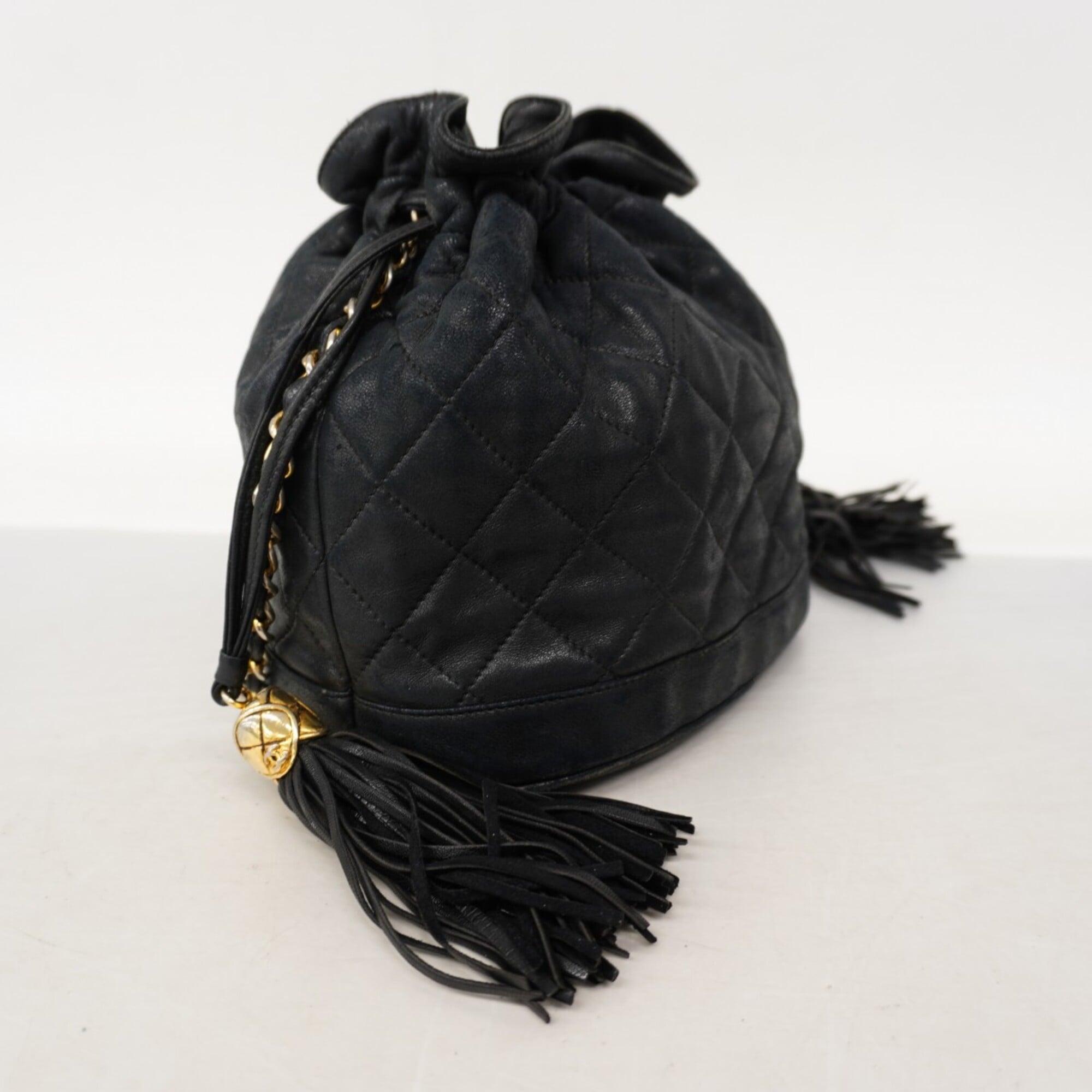 Chanel Black Leather Shoulder Bag (Pre-Owned)