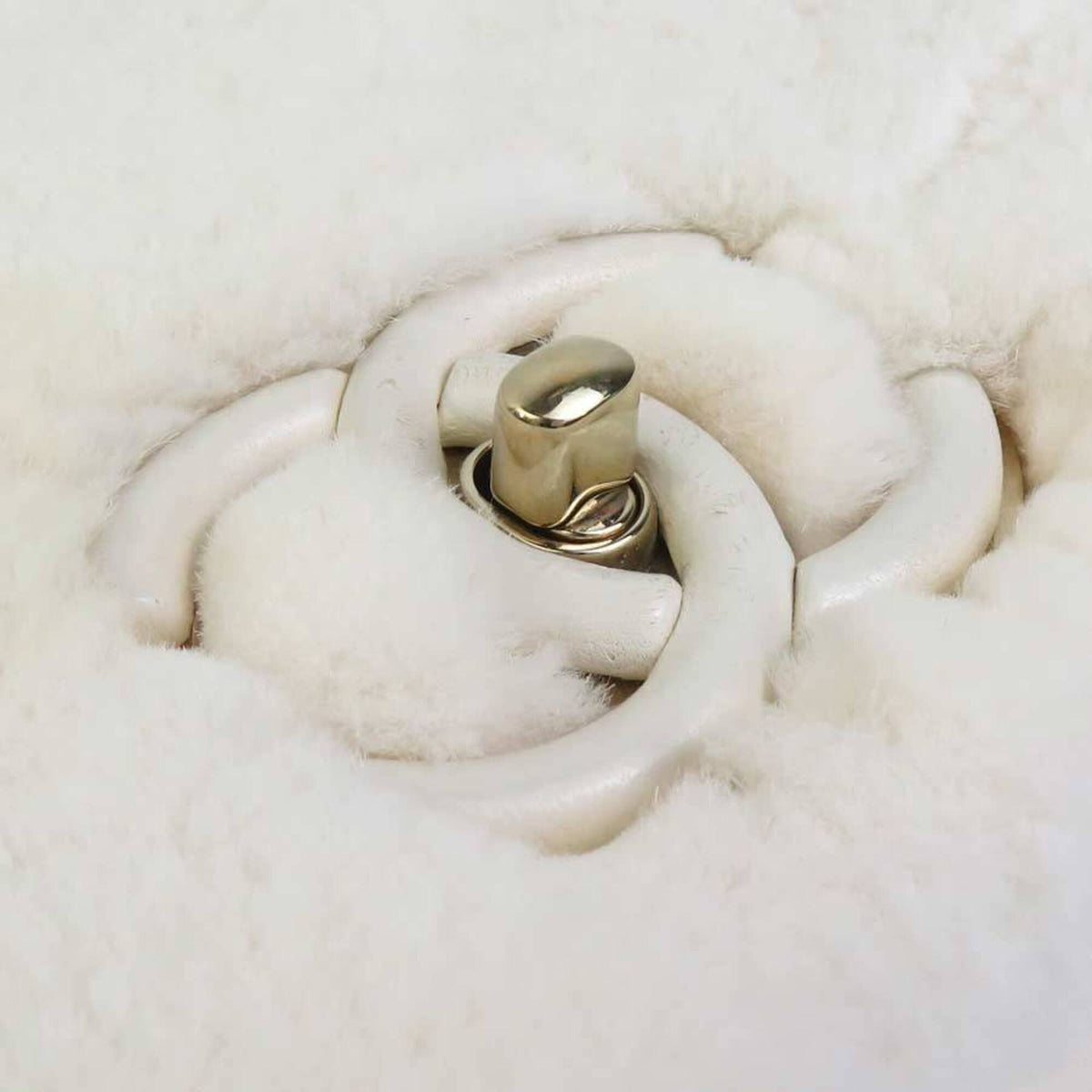 Chanel Off-White Fur Leather Handbag Shoulder Bag (Pre-Owned)
