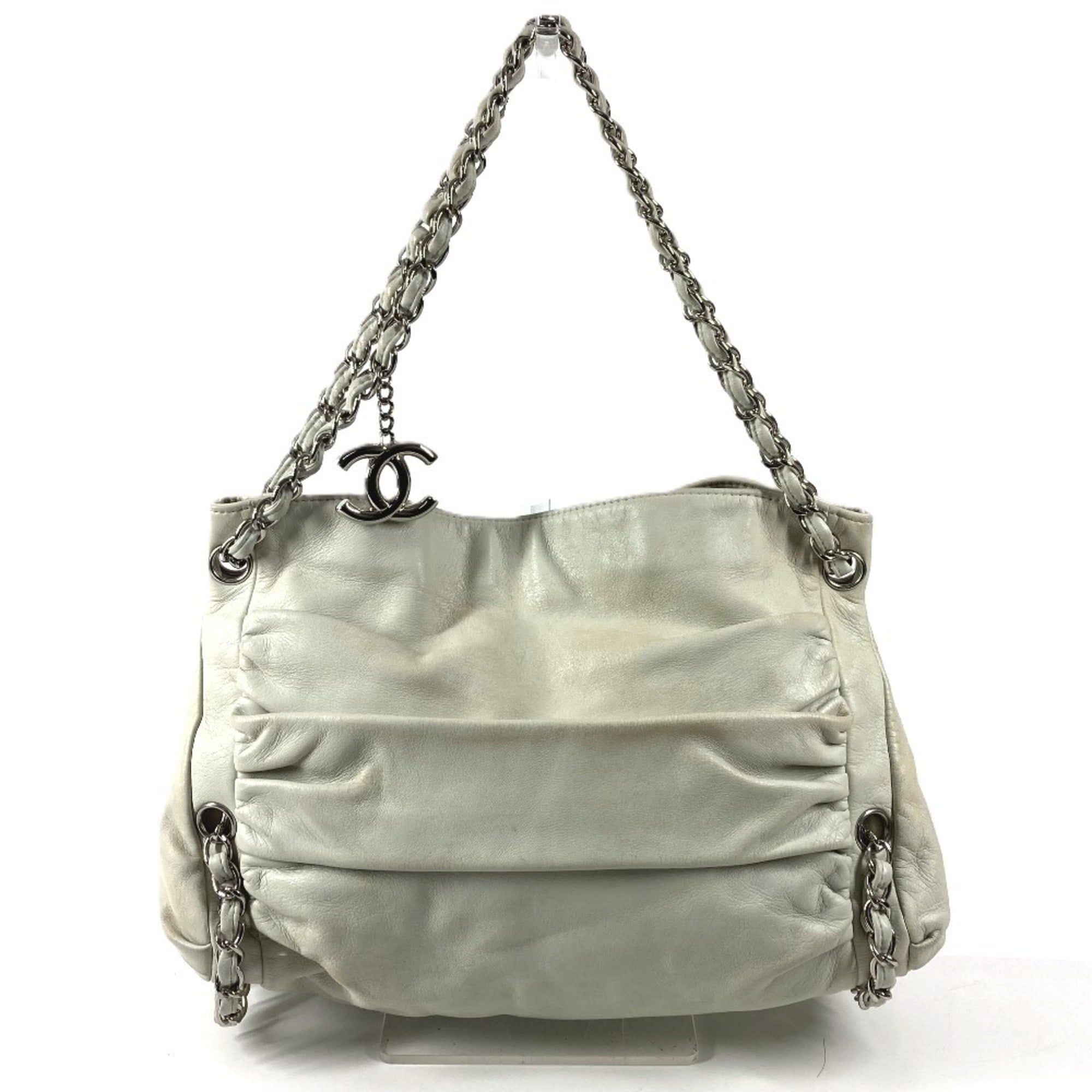 Chanel White Leather Shoulder Bag Tote Bag (Pre-Owned)