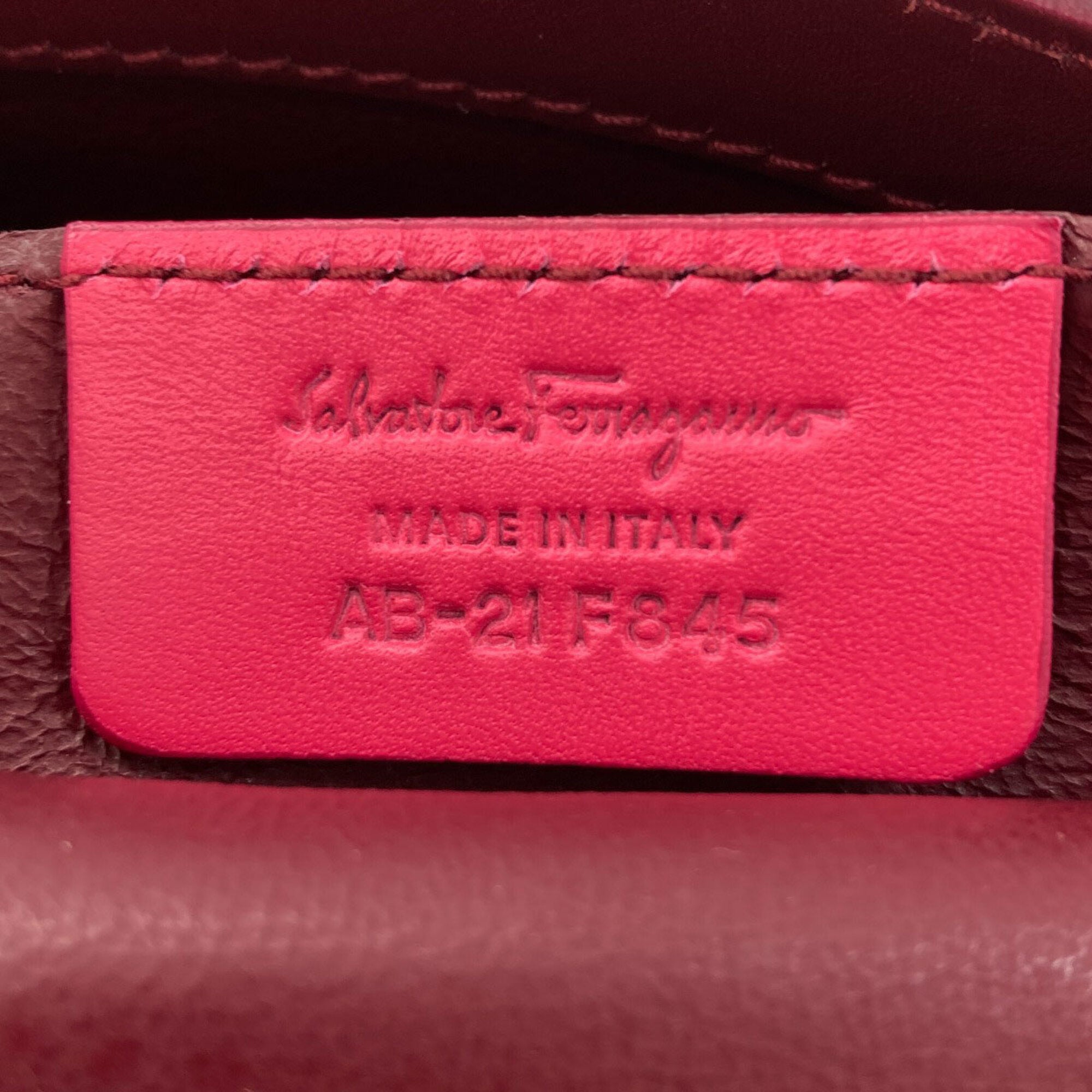 Salvatore Ferragamo Gancini Bordeaux Pink Leather Handbag (Pre-Owned)