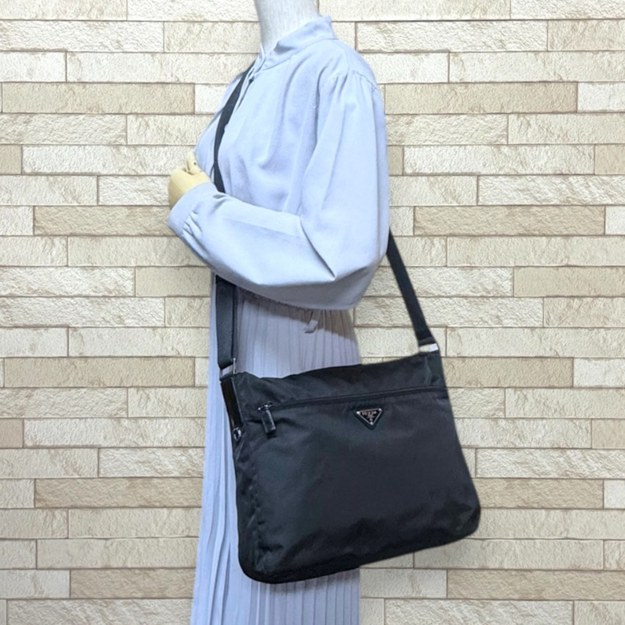 Prada Black Nylon Shoulder Bag (Pre-Owned)