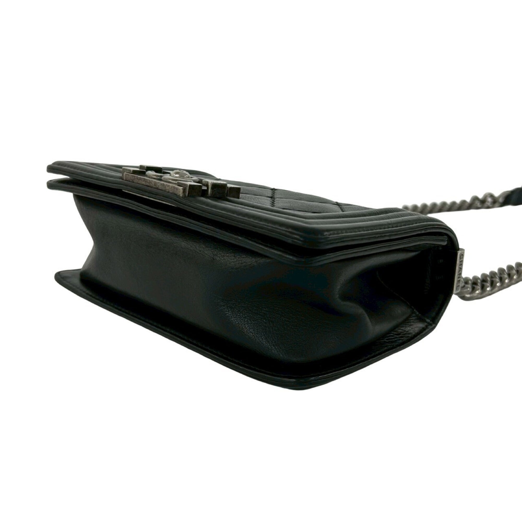 Chanel Black Leather Shoulder Bag (Pre-Owned)