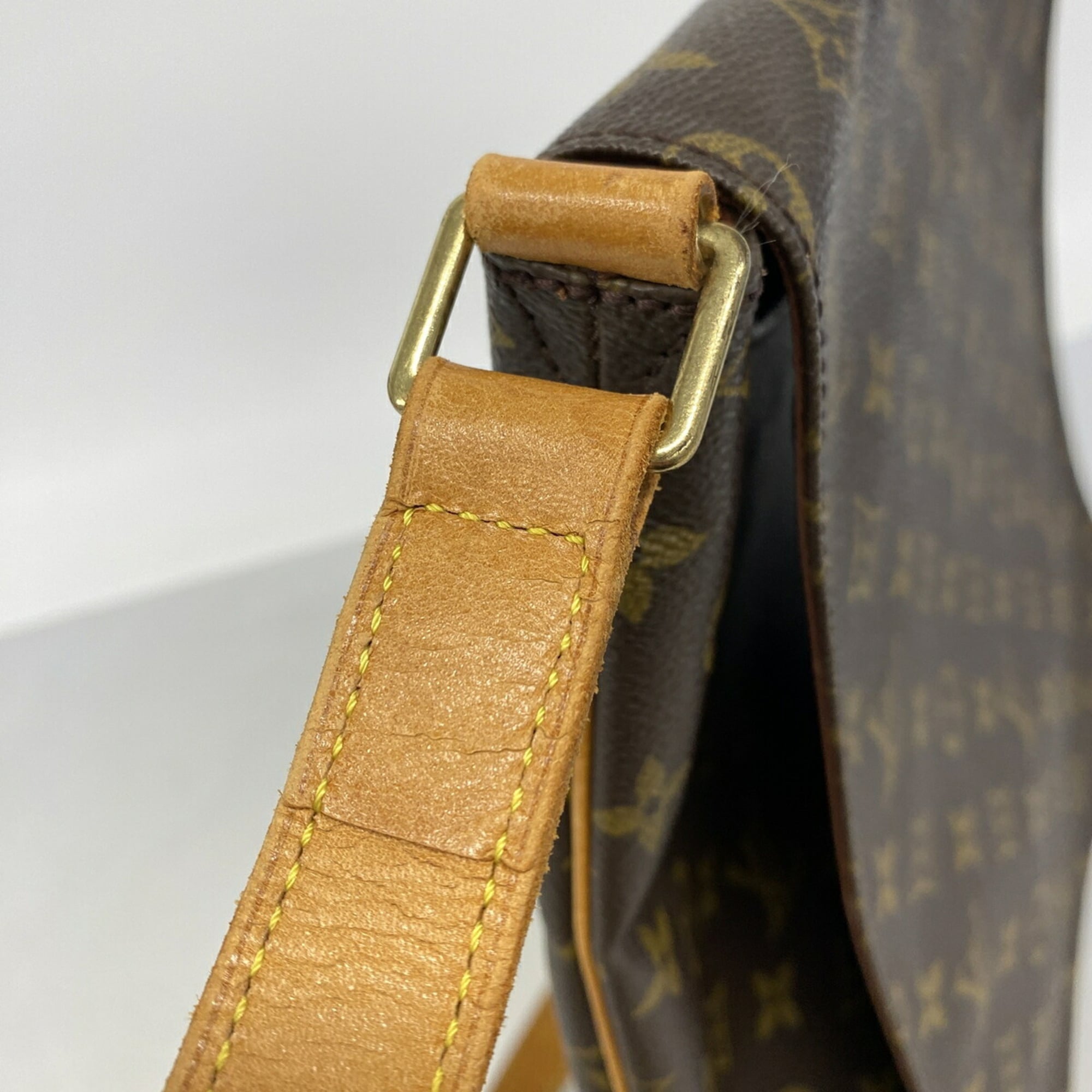 Louis Vuitton Brown Shoulder Bag (Pre-Owned)