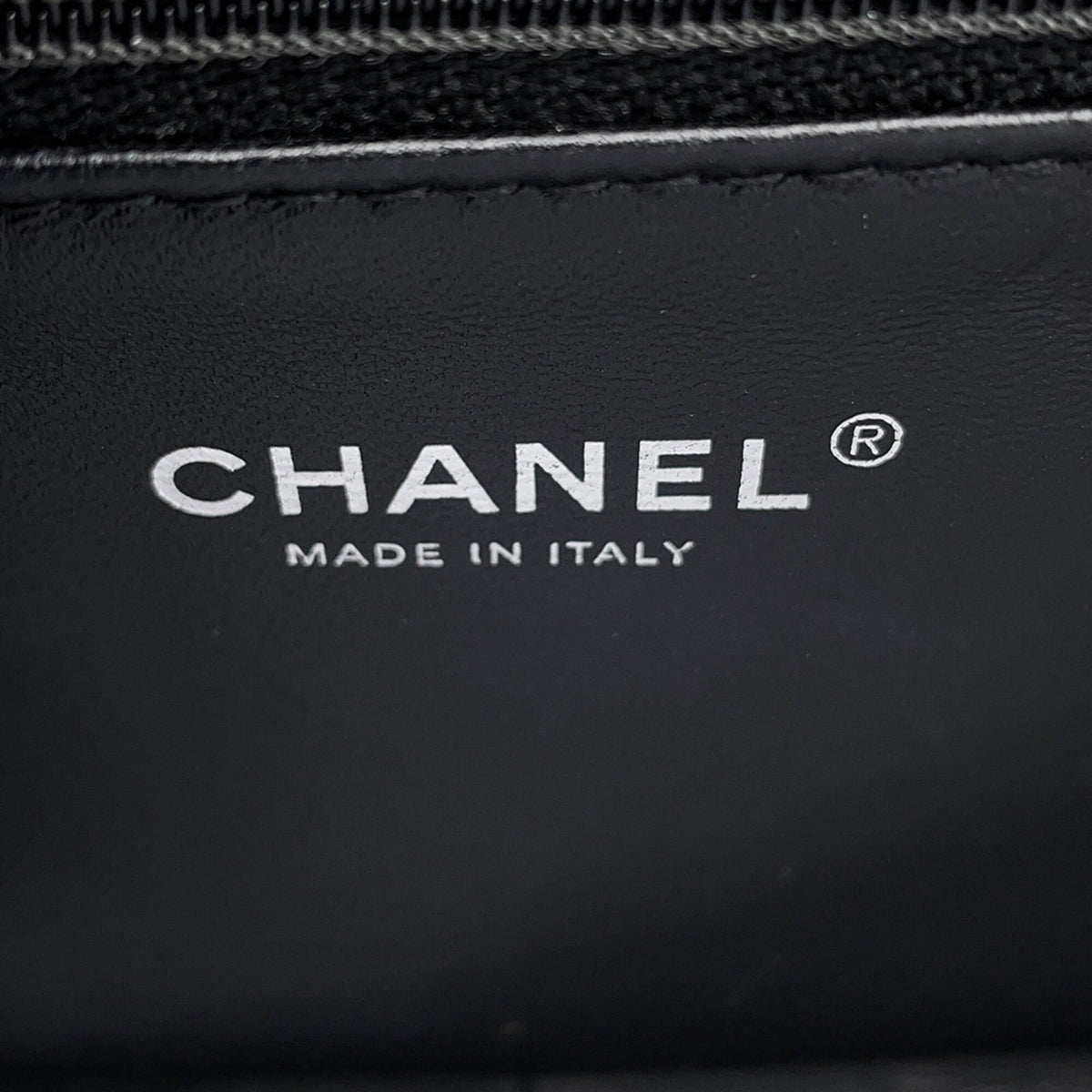 Chanel Black Grained Calfskin Shoulder Bag (Pre-Owned)