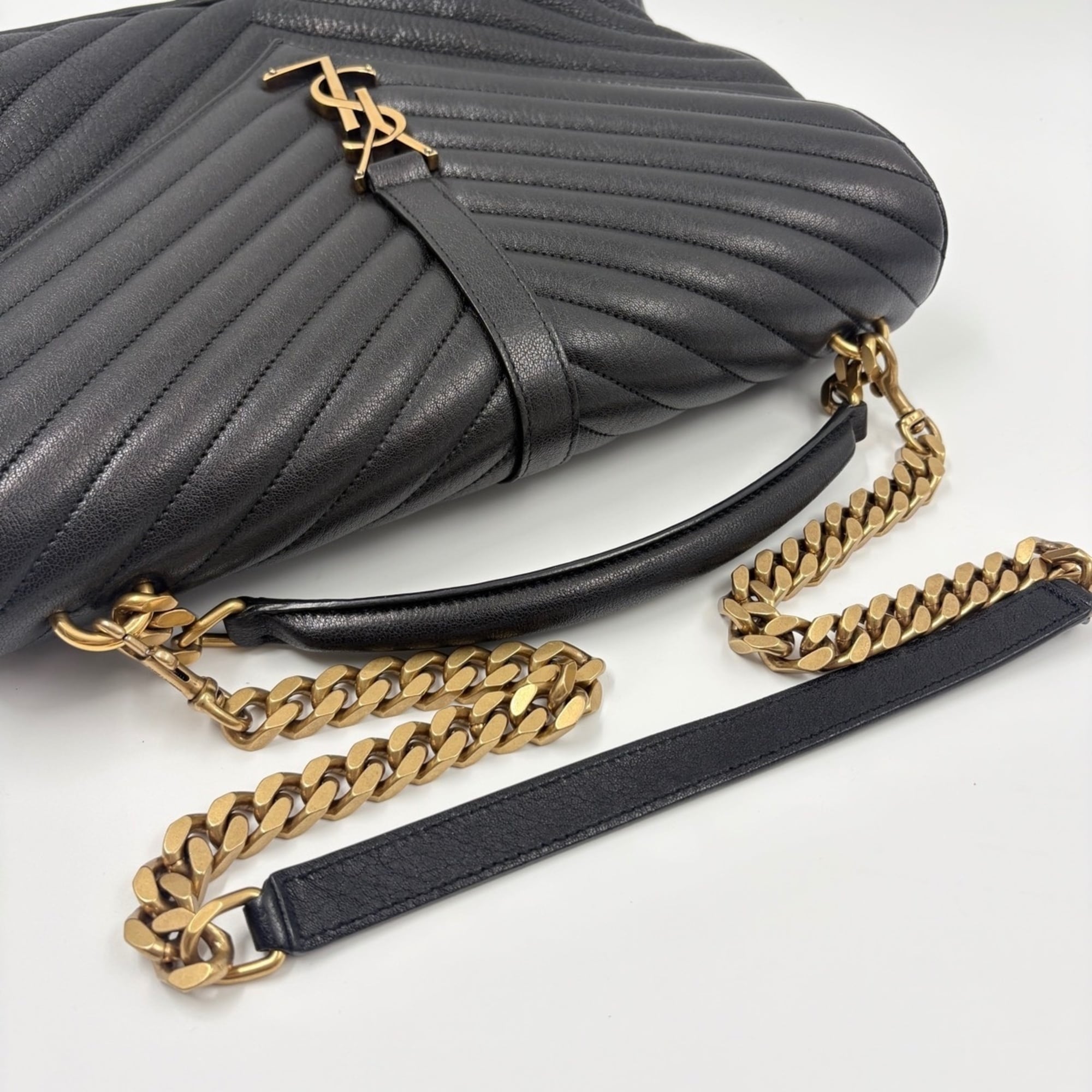 Yves Saint Laurent Black Handbag (Pre-Owned)