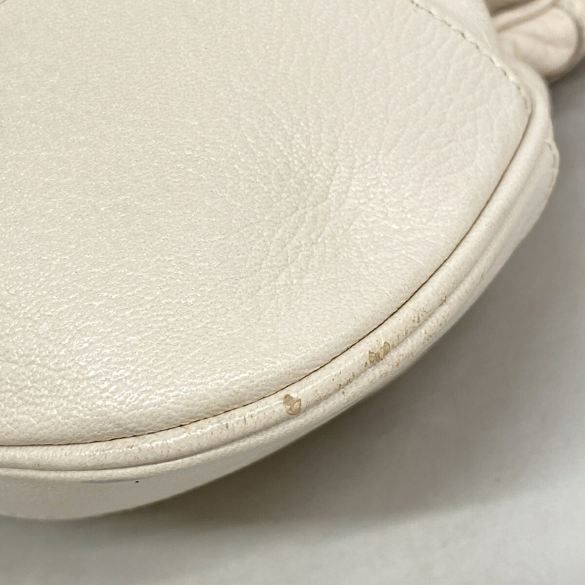 Salvatore Ferragamo White Leather Handbag (Pre-Owned)