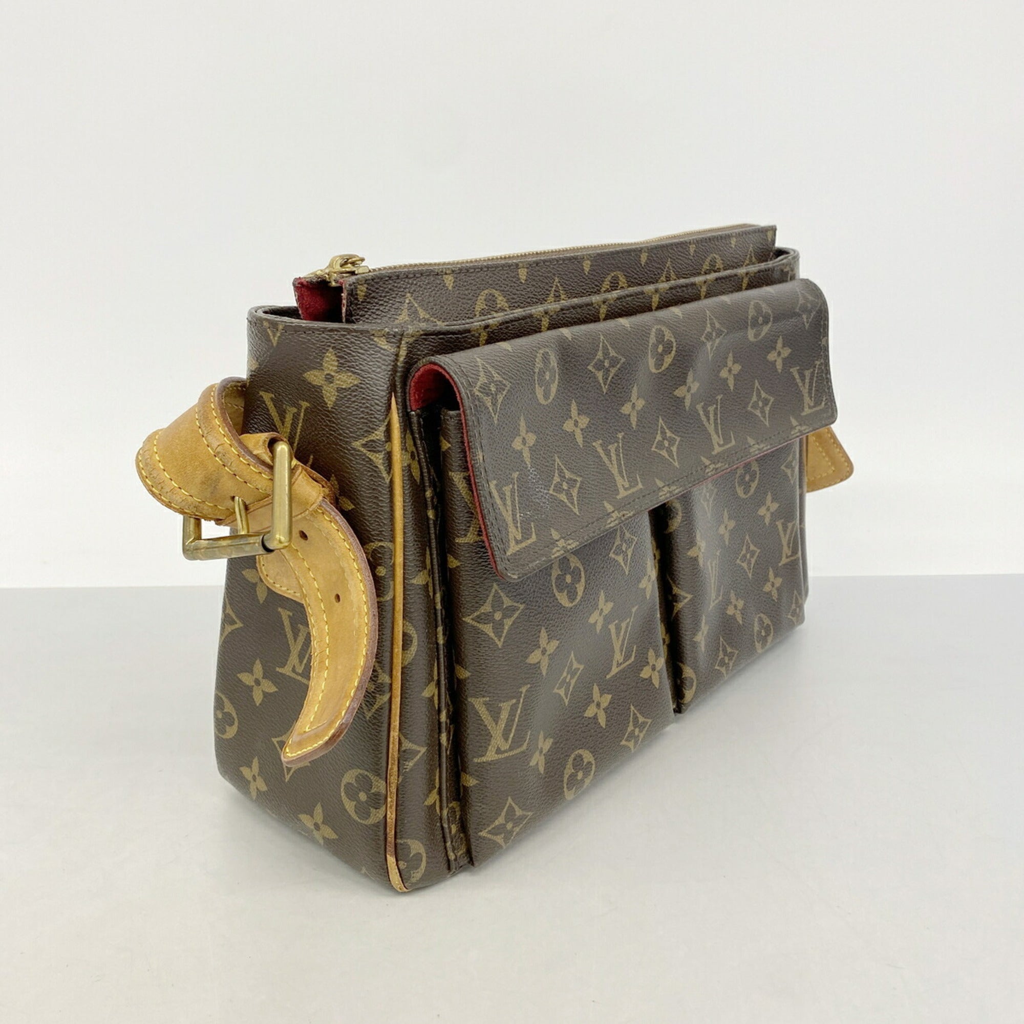 Louis Vuitton Brown Shoulder Bag (Pre-Owned)
