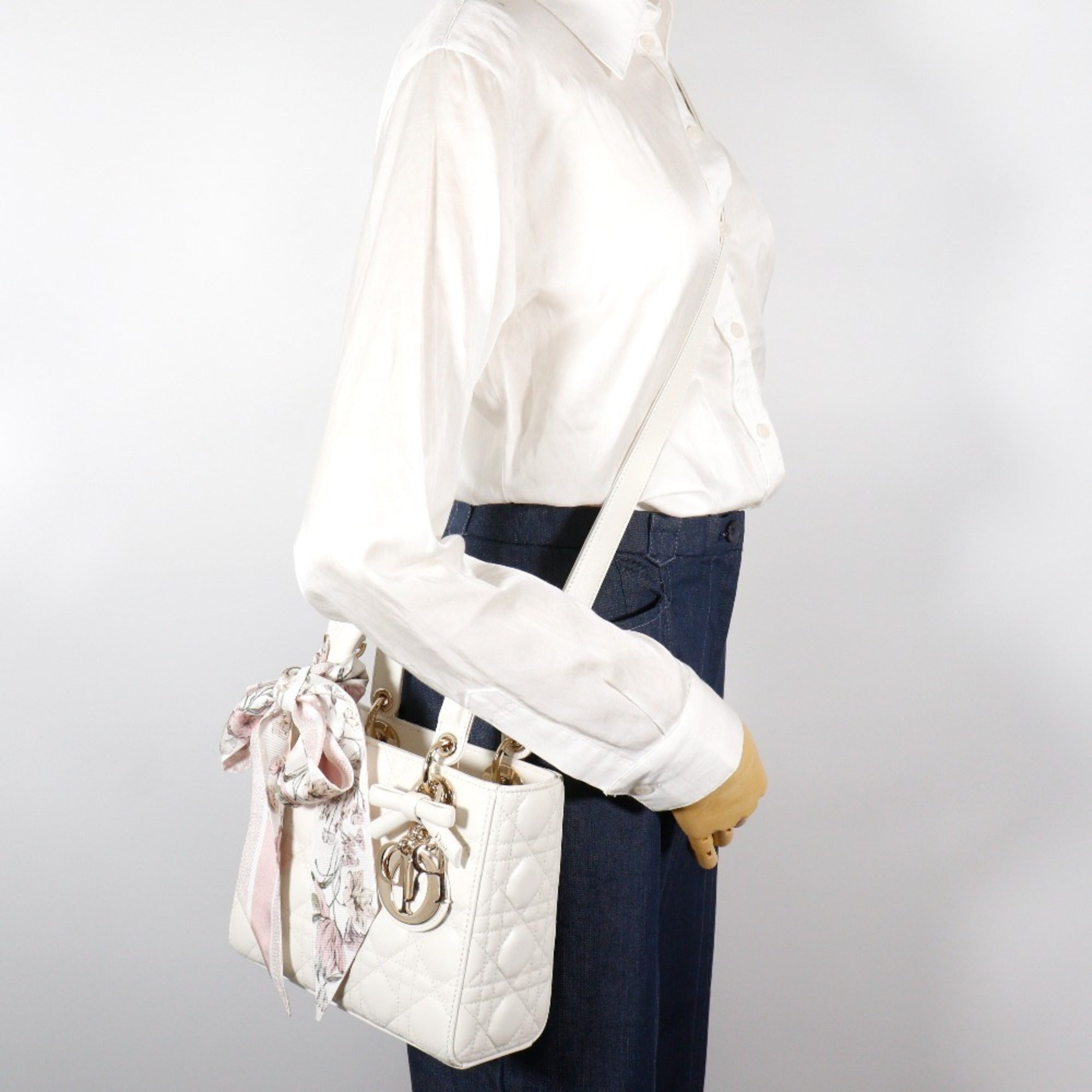 Christian Dior White Leather Handbag (Pre-Owned)
