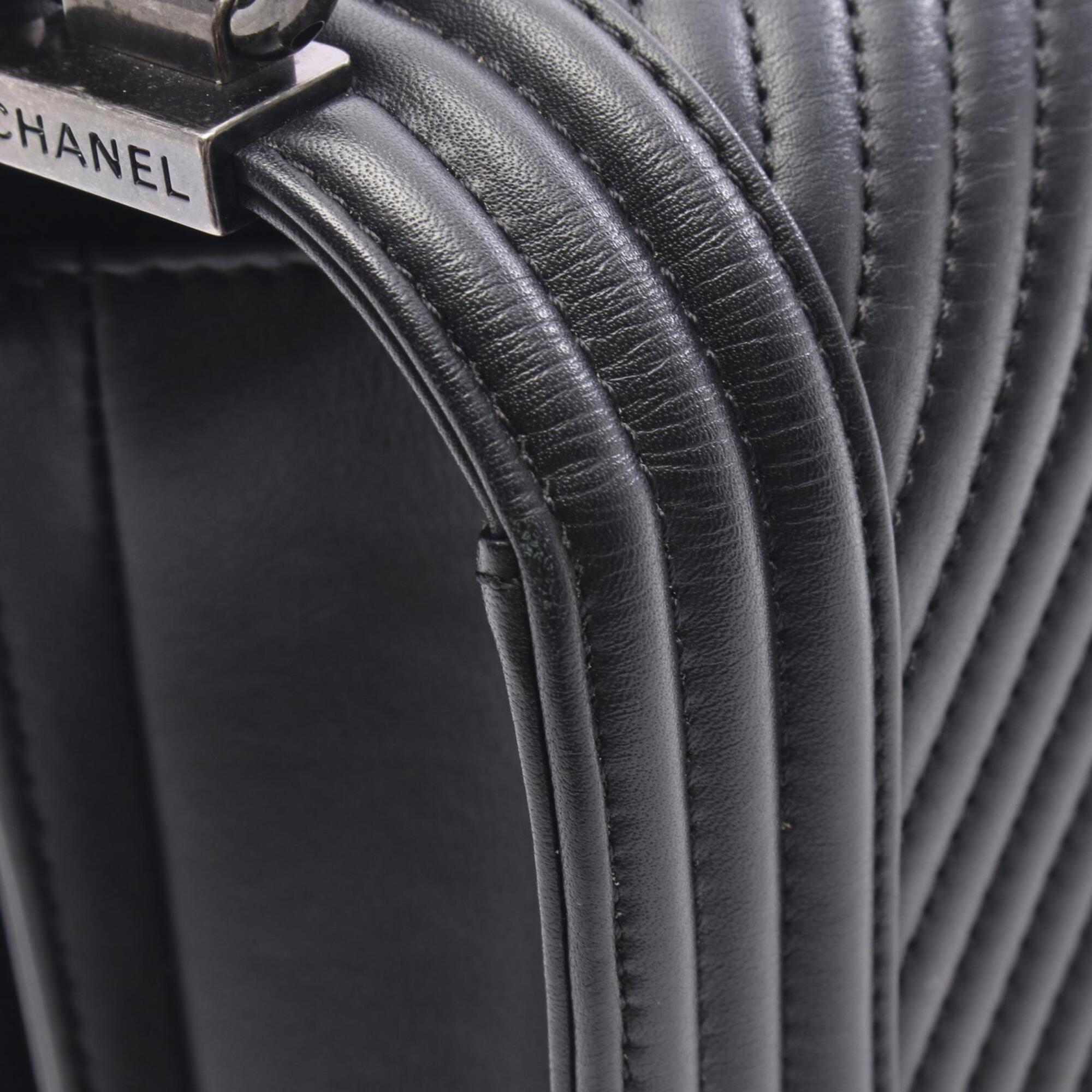 Chanel Black Leather Handbag Shoulder Bag (Pre-Owned)