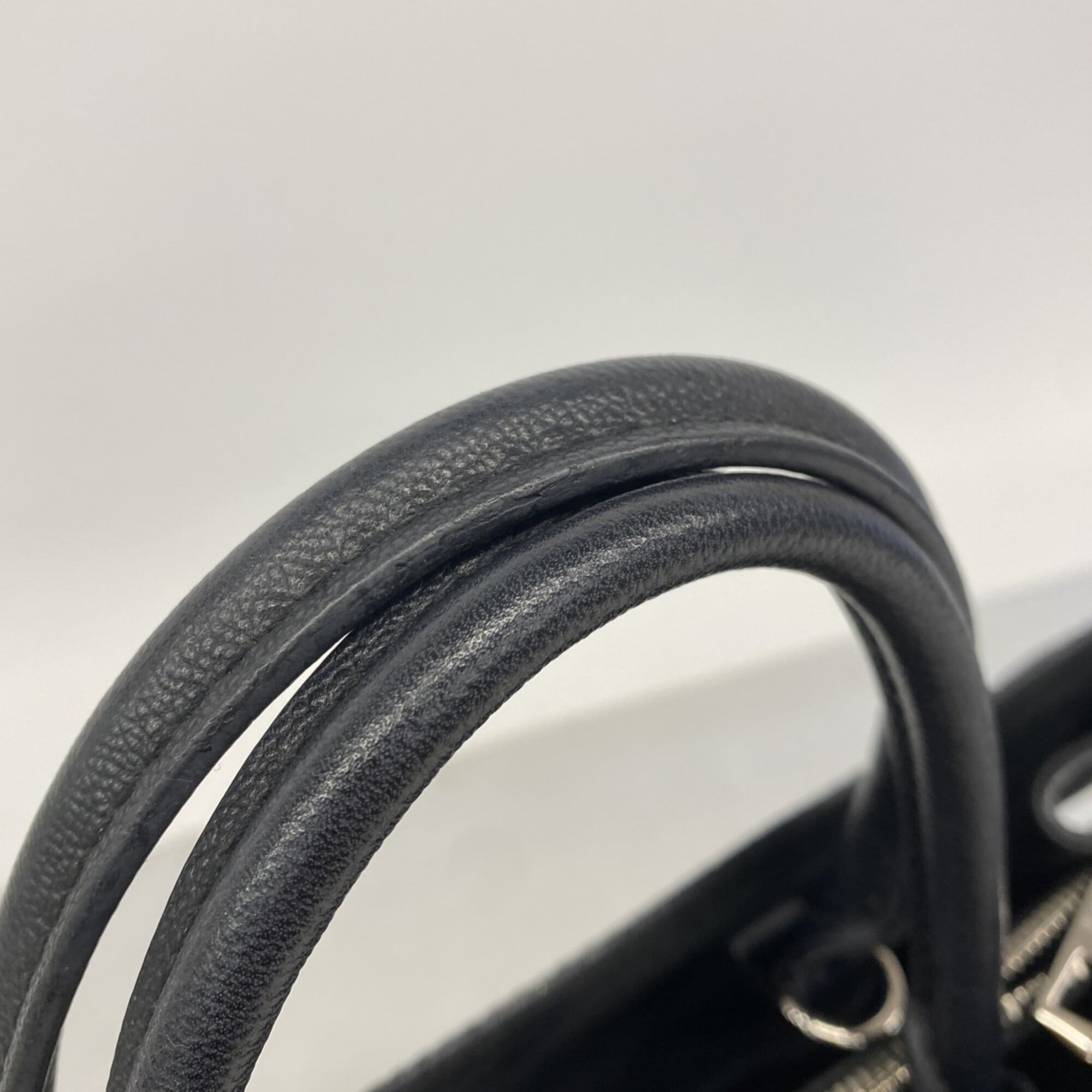 Louis Vuitton Noir Handbag (Pre-Owned)