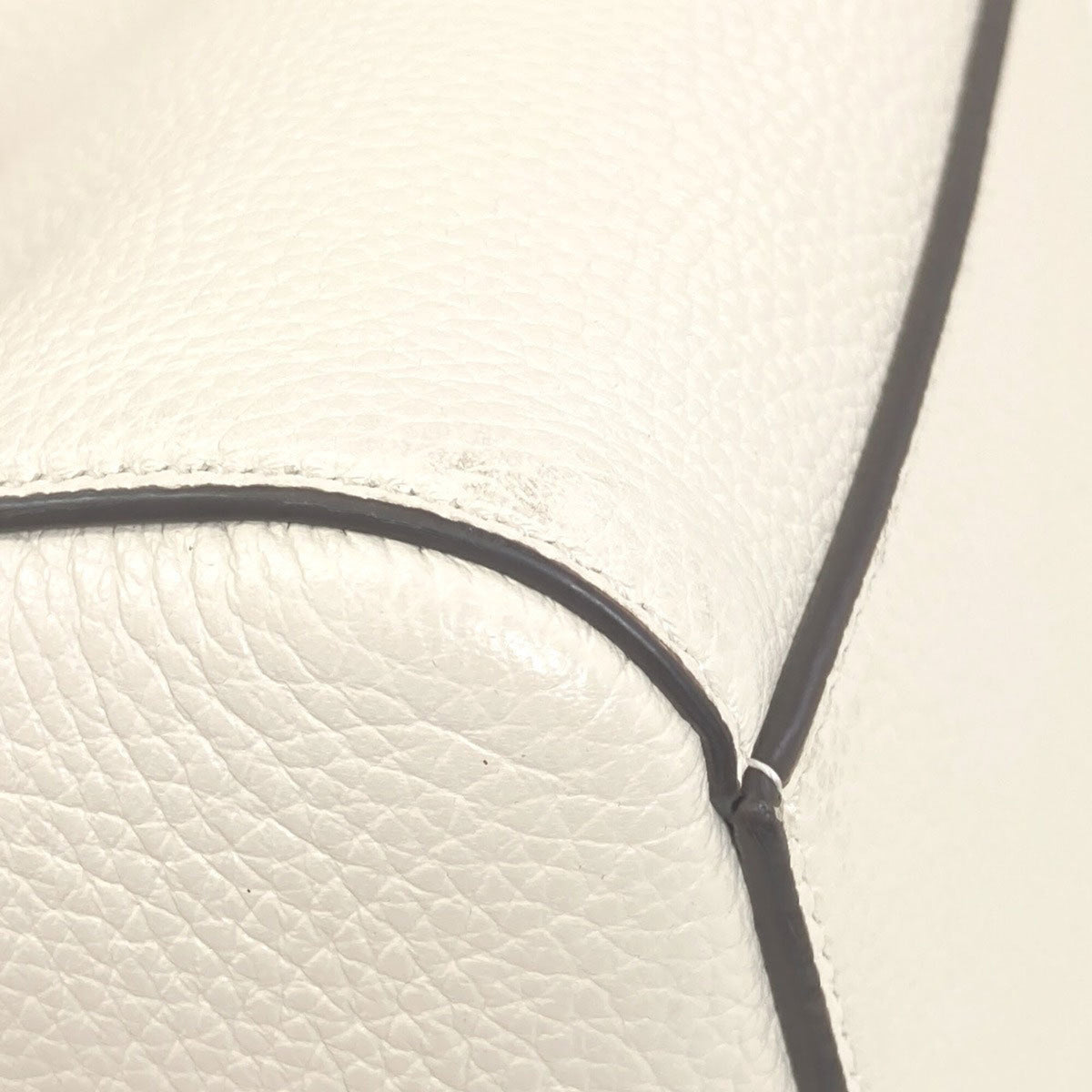 Fendi White Leather Shoulder Bag (Pre-Owned)