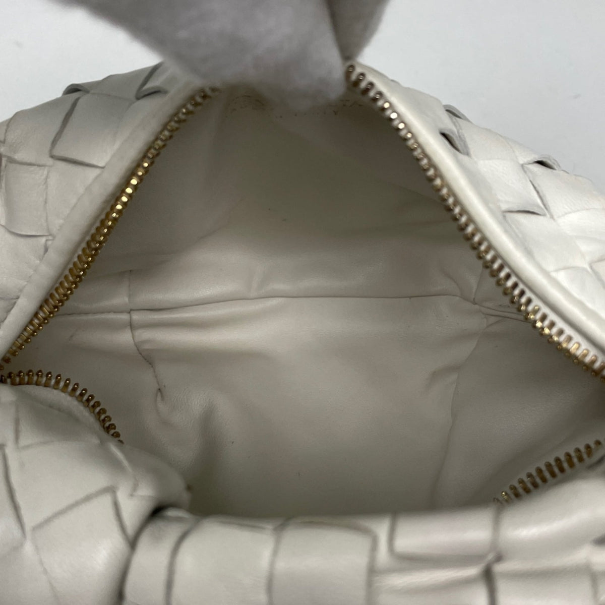 Bottega Veneta White Intrecciato Handbag (Pre-Owned)