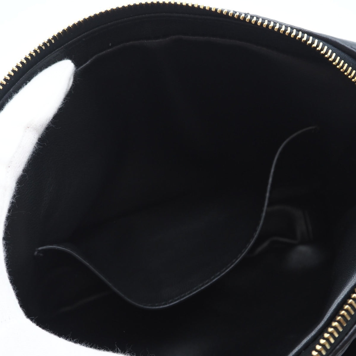 Valentino Black Leather Shoulder Bag (Pre-Owned)