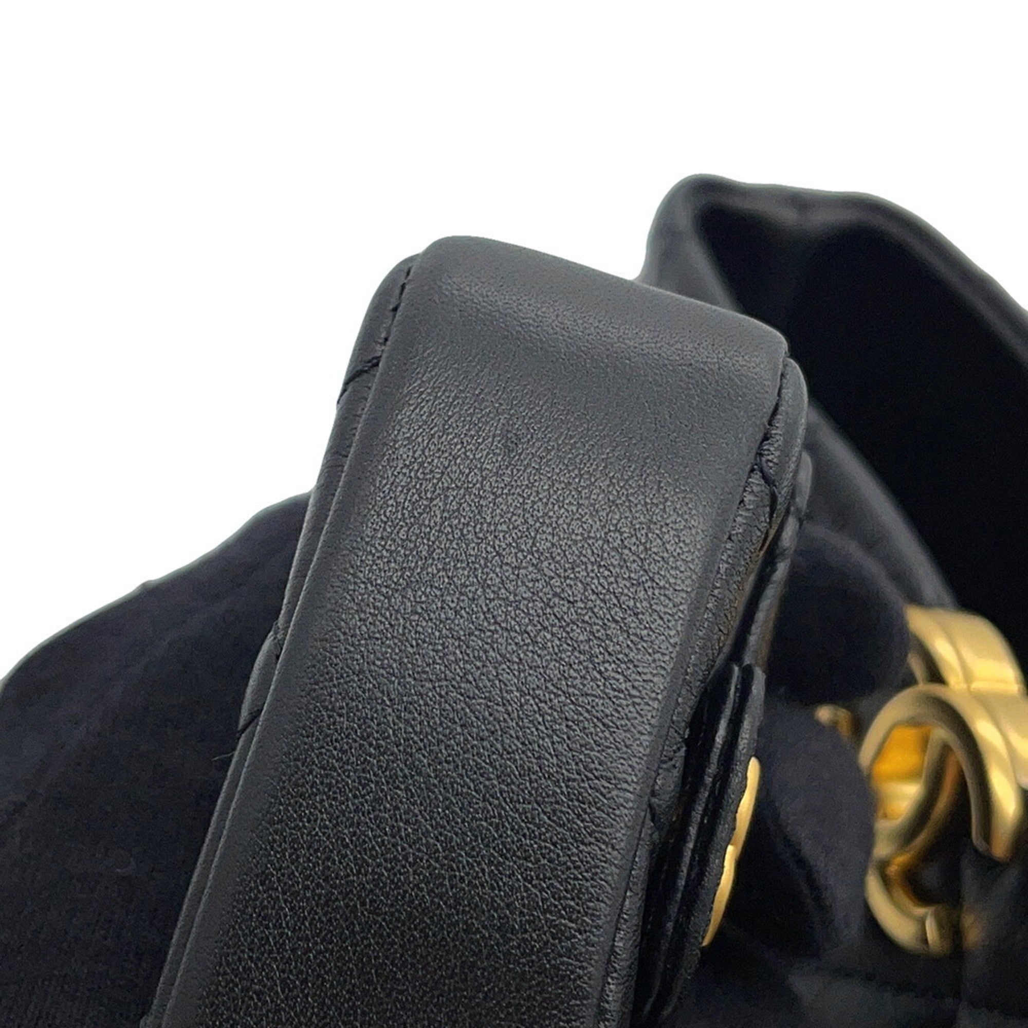 Chanel Black Leather Shoulder Bag (Pre-Owned)