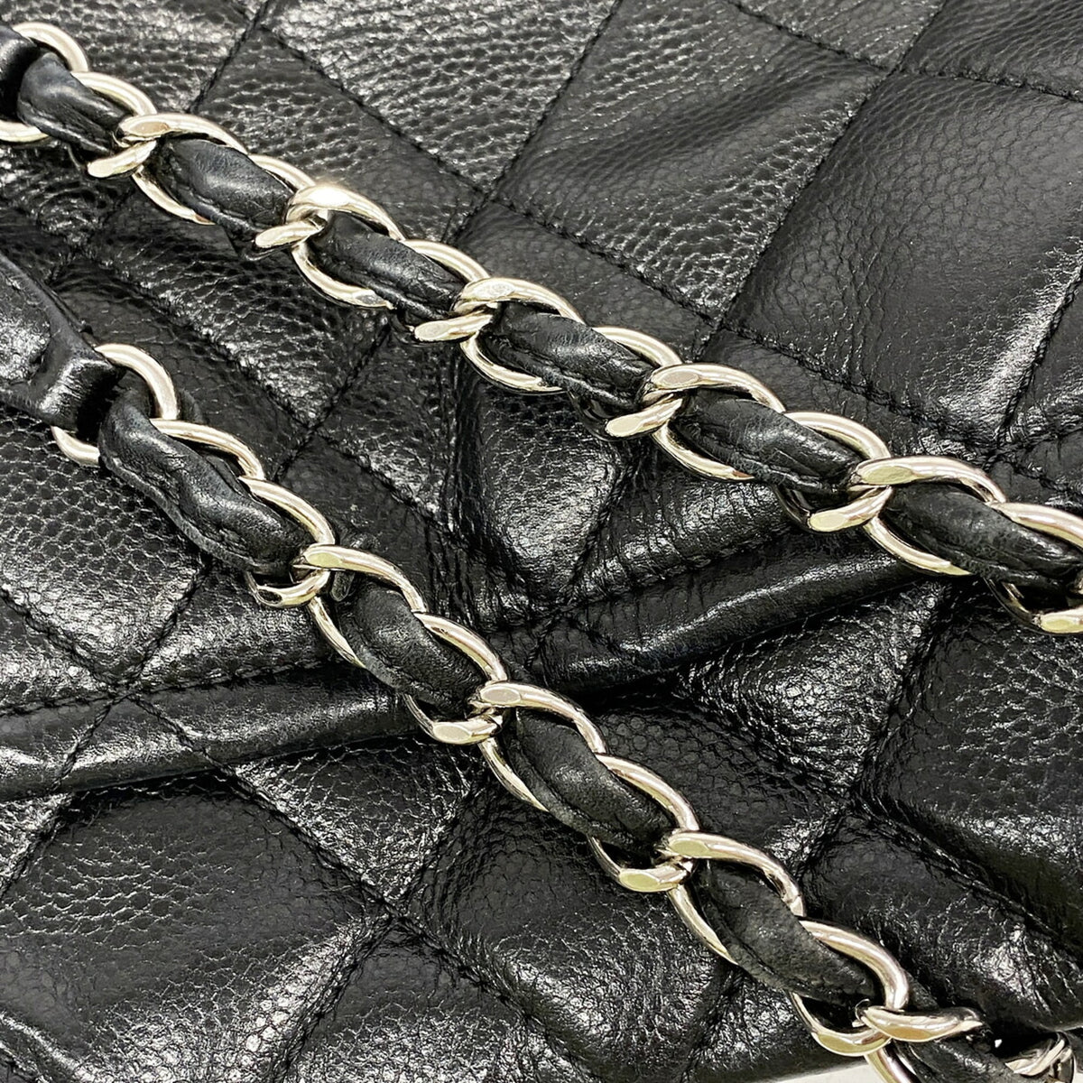 Chanel Black Grained Calfskin Shoulder Bag (Pre-Owned)