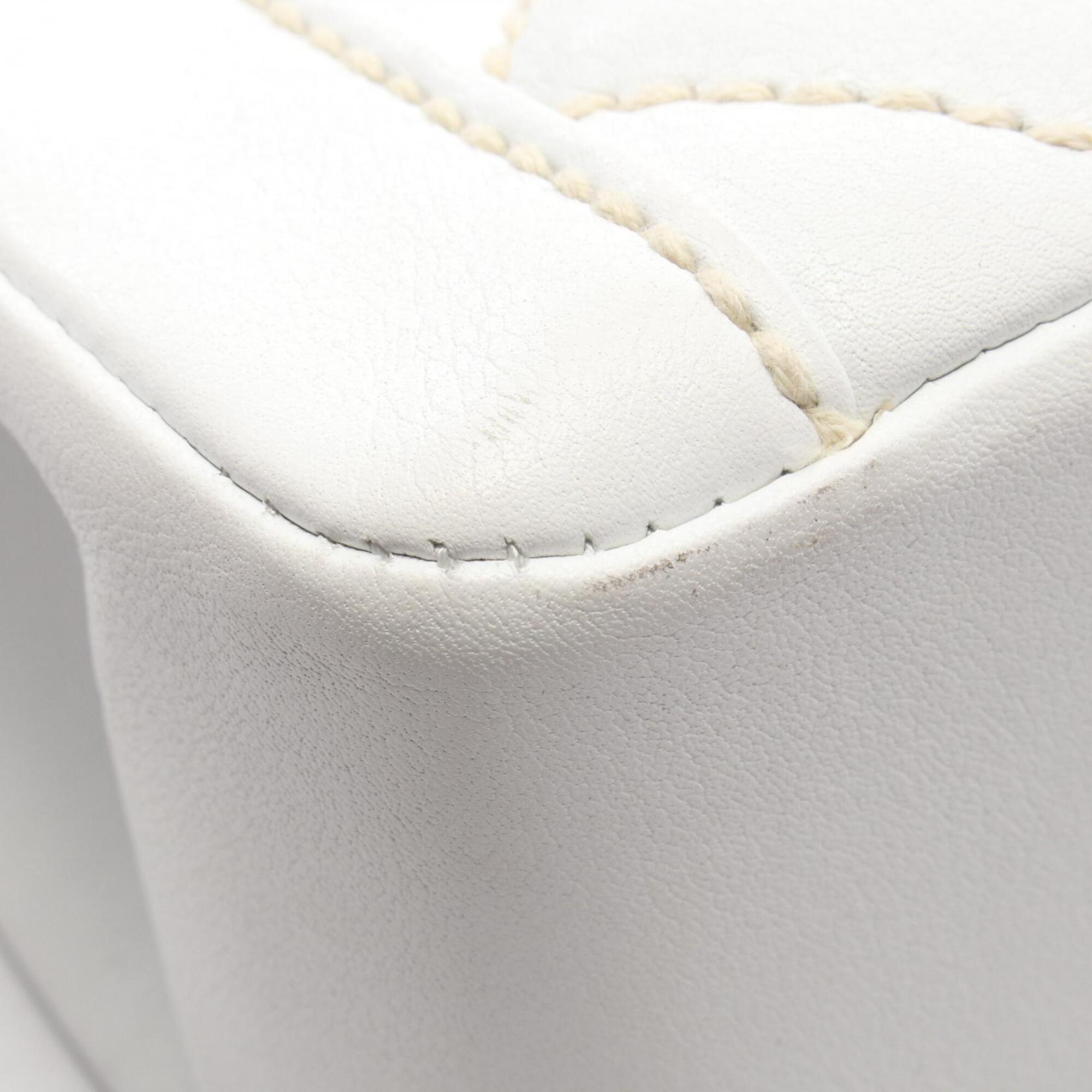 Chanel White Leather Handbag (Pre-Owned)