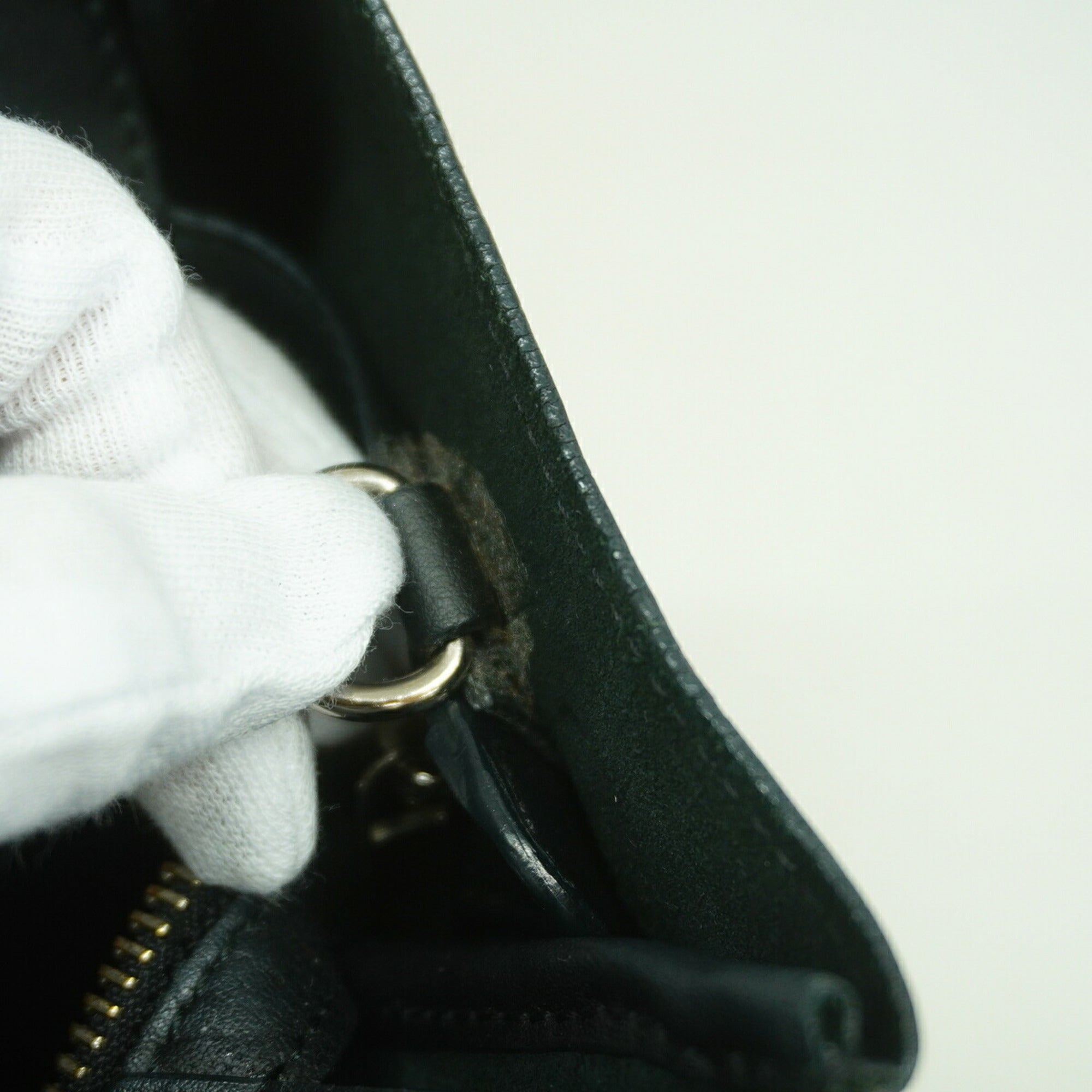 Salvatore Ferragamo Black Leather Handbag (Pre-Owned)