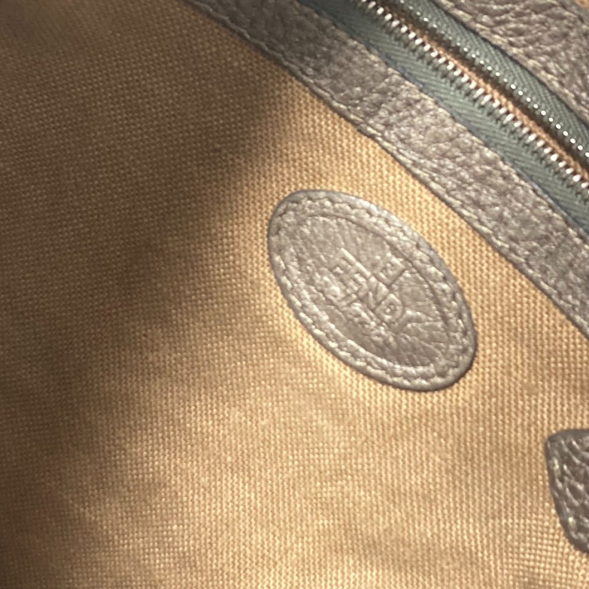 Fendi Selleria Beige Leather Shoulder Bag (Pre-Owned)
