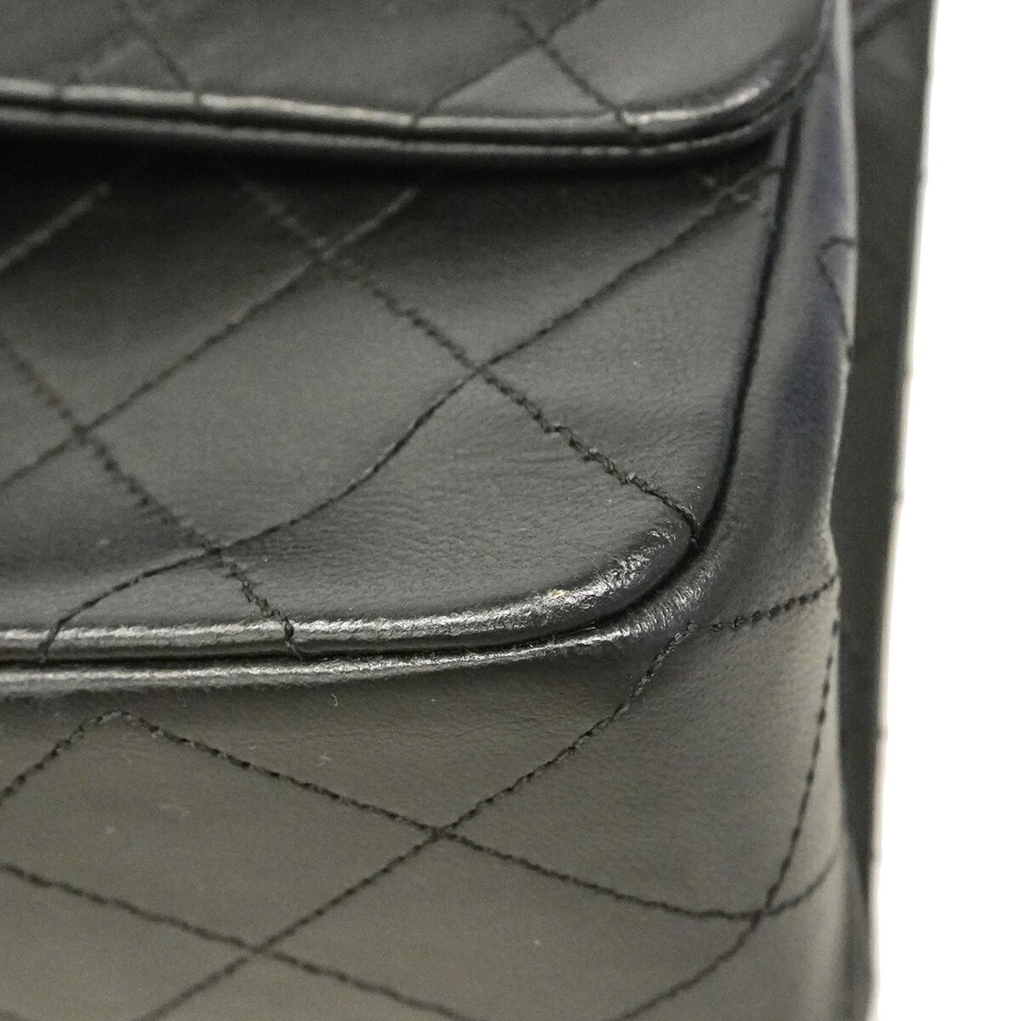 Chanel Black Leather Shoulder Bag (Pre-Owned)